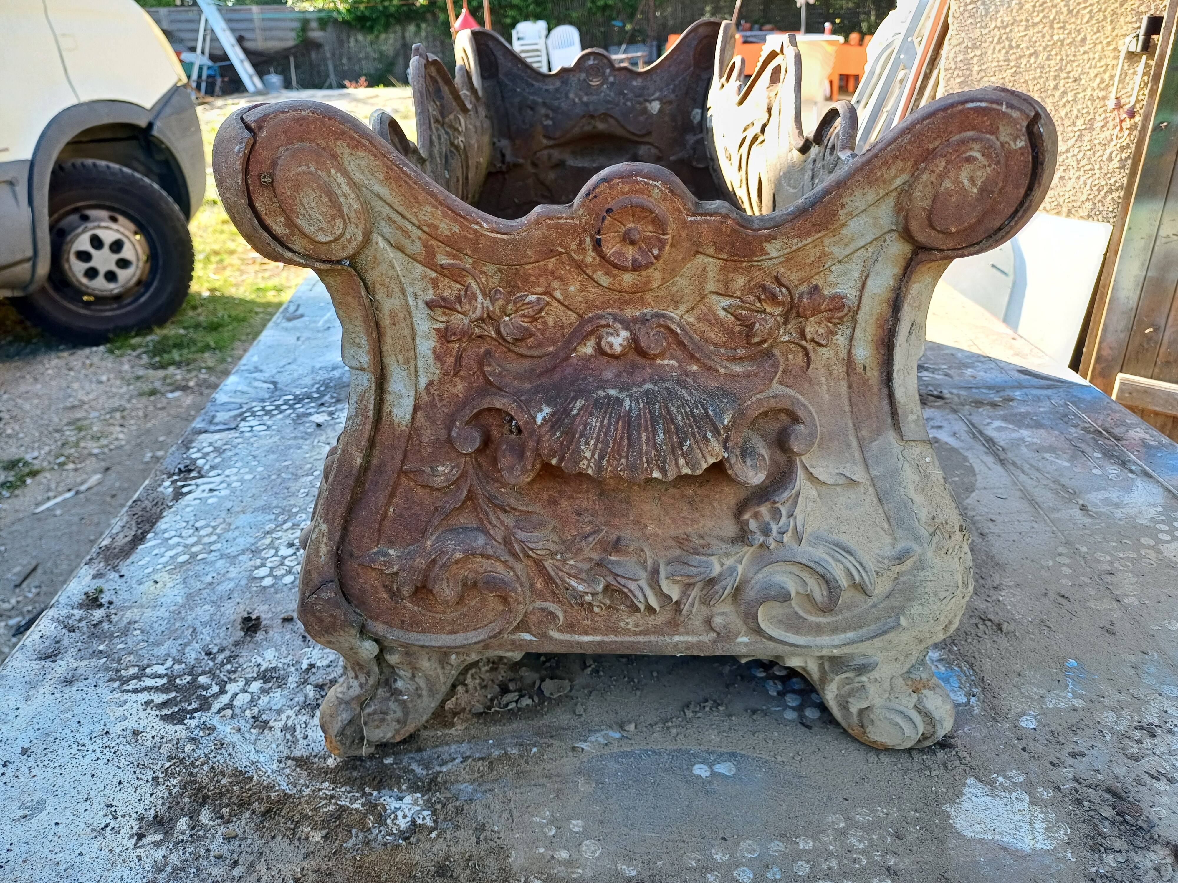 Large 1900 Cast Iron Planter in Rocaille Style: Charleville - Mézières