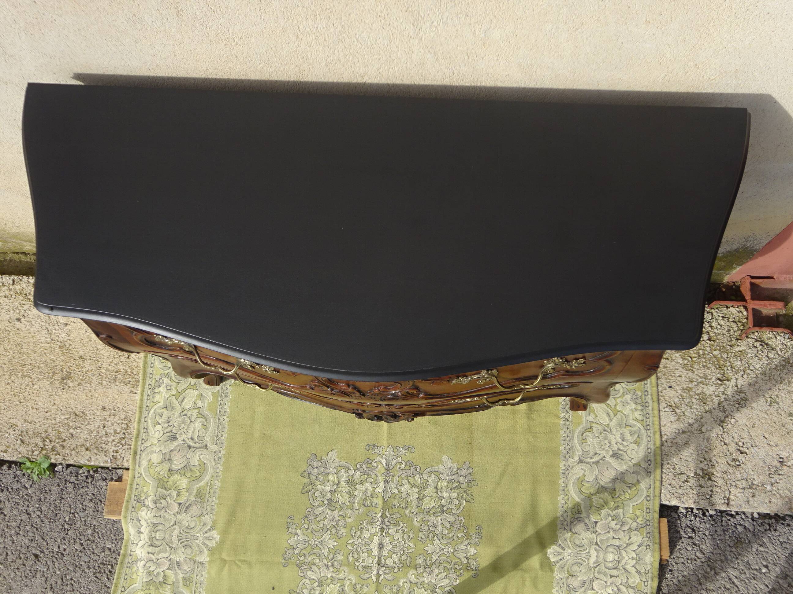 Commode galbée sur 3 faces, 1950s