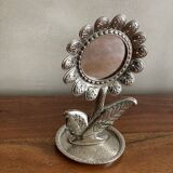 Flower mirror pocket emptier