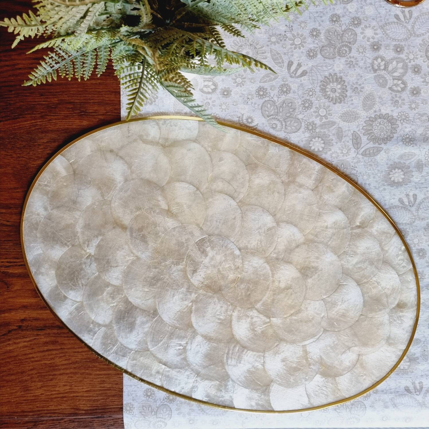 Mother-of-pearl tray