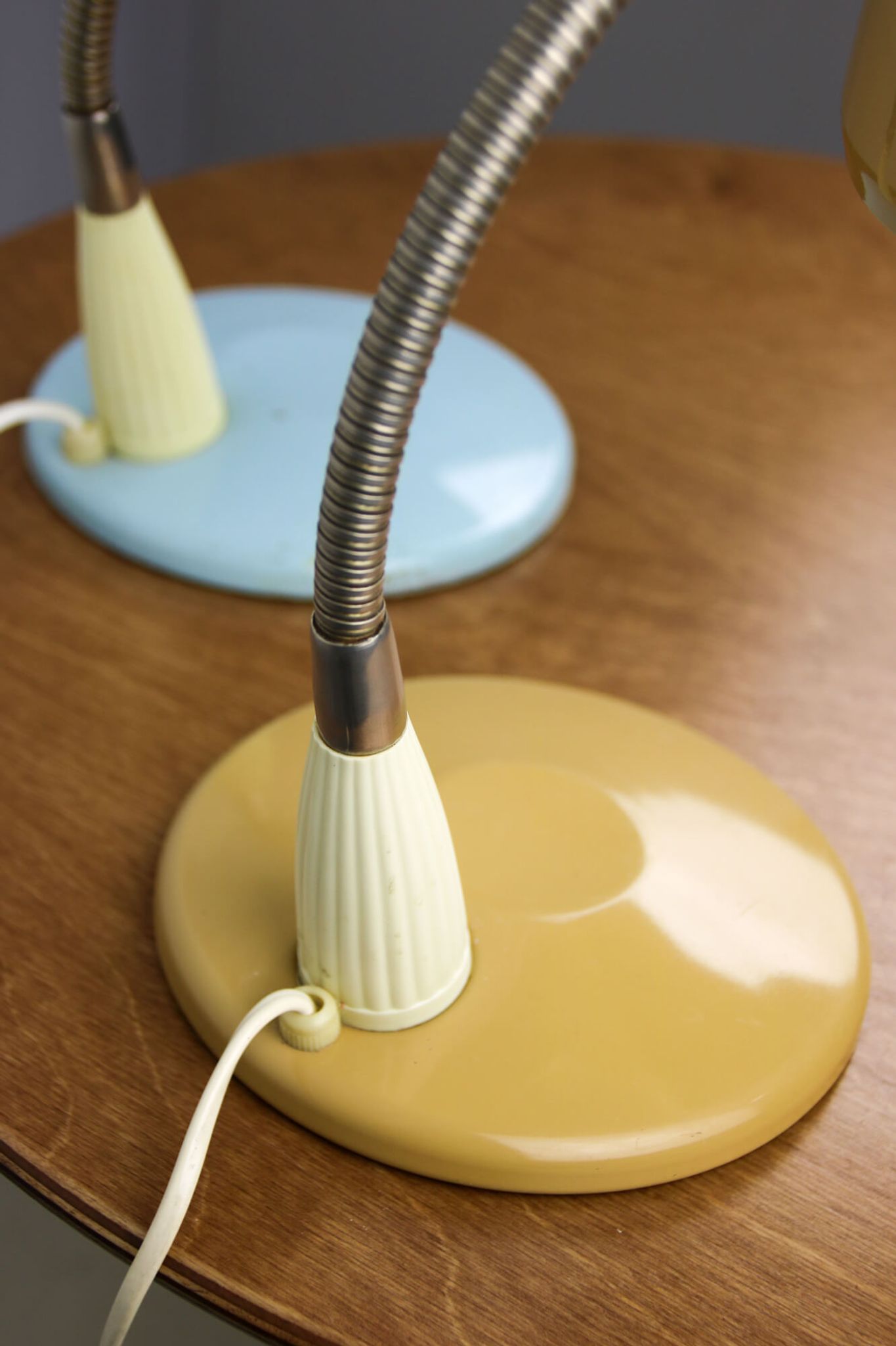 Adjustable Desk Lamp in Blue and Sand Painted Metal and Chrome-Plated Spiral Arm, 1970s, Set of 2