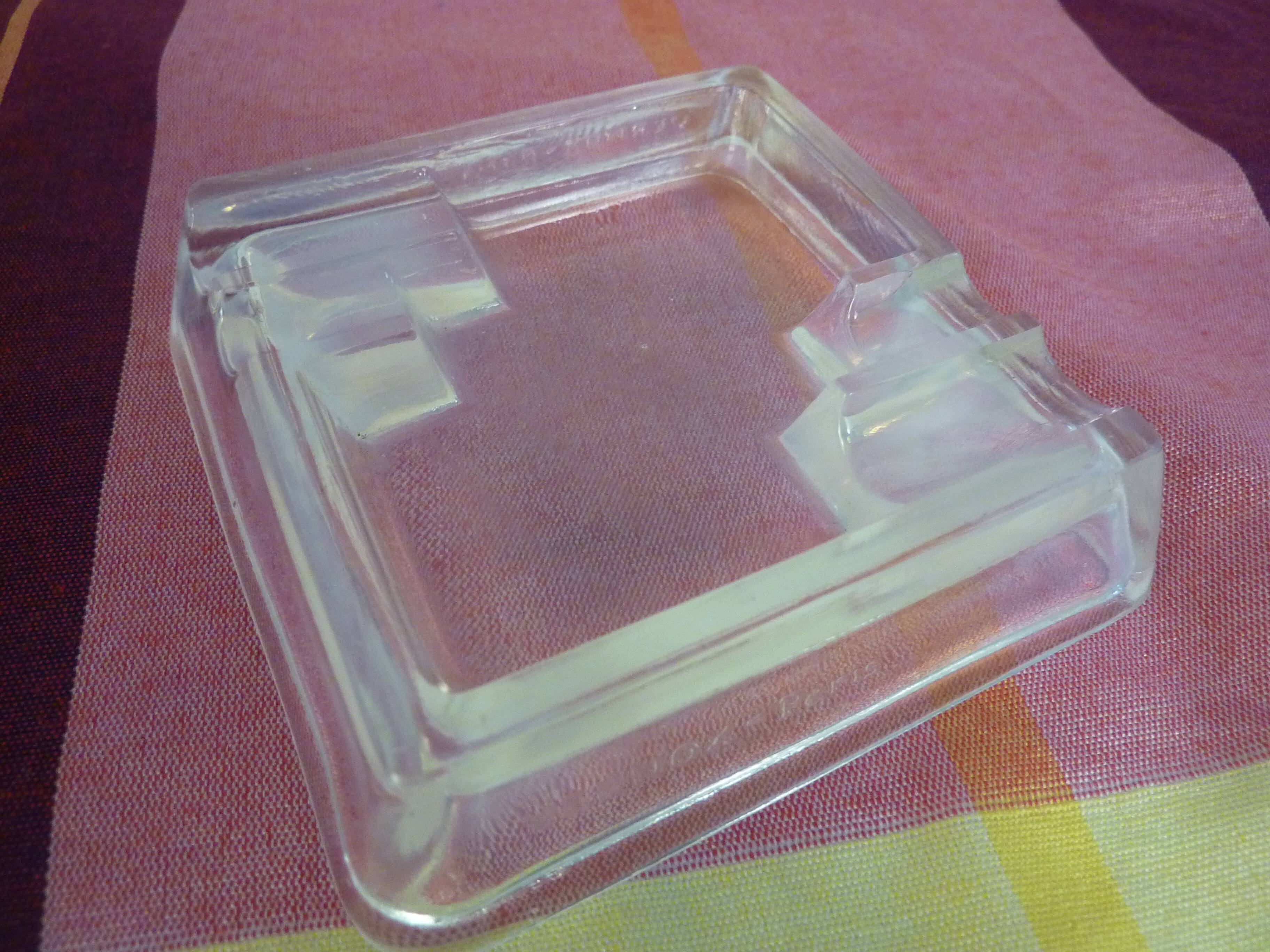 Vernox art-deco opalescent glass ashtray by Sabino