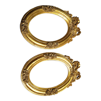 Pair of medallion frames