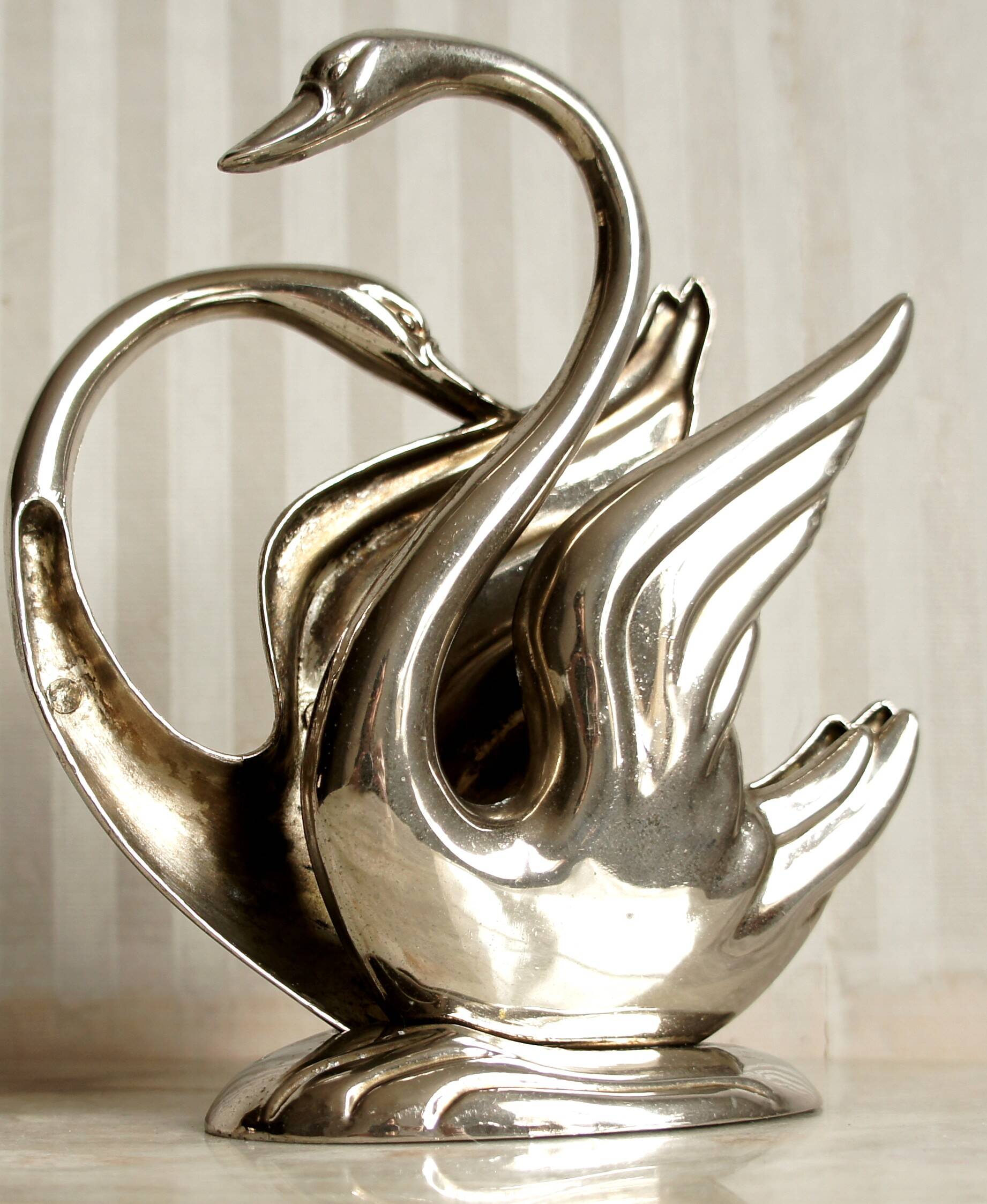 Mail holder, swan napkin in silver metal