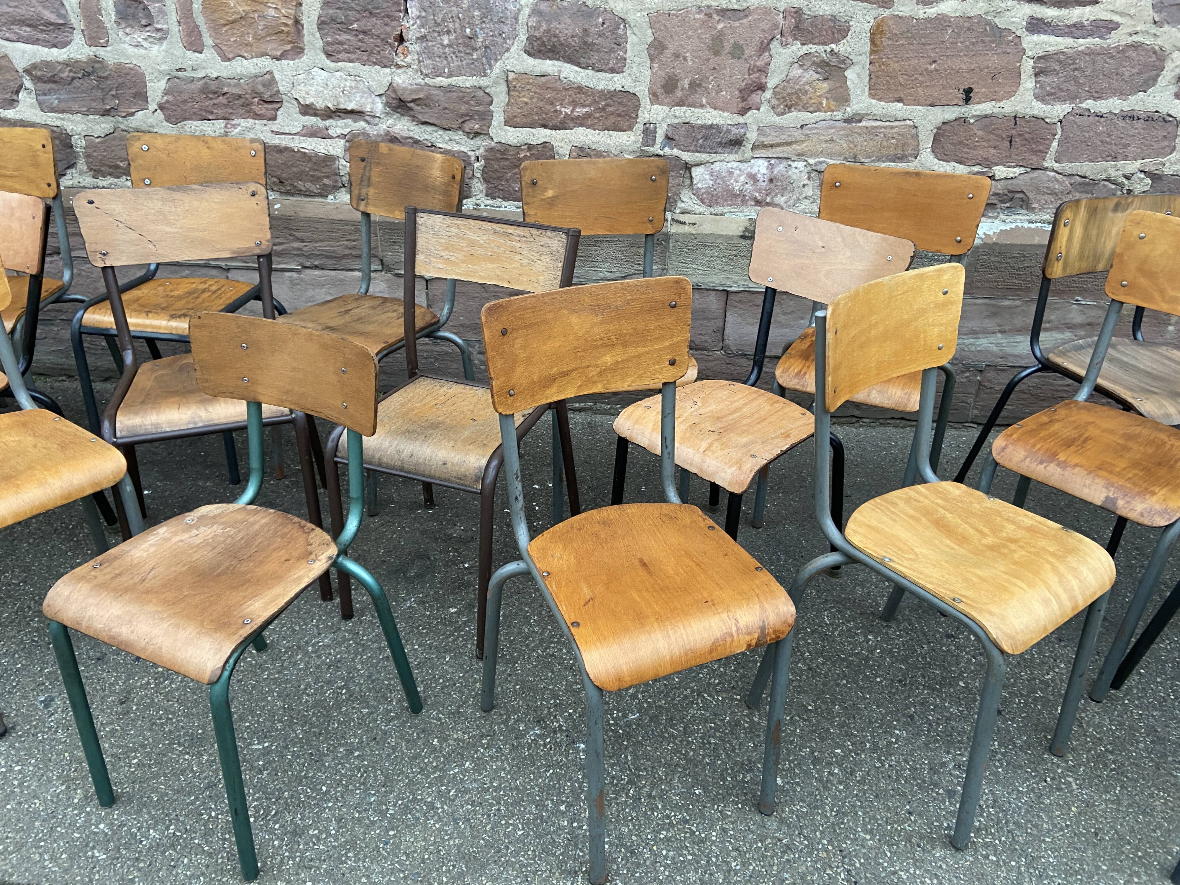 20 chaises industrielles école dépareillées vintage MULLCA tube & bois
