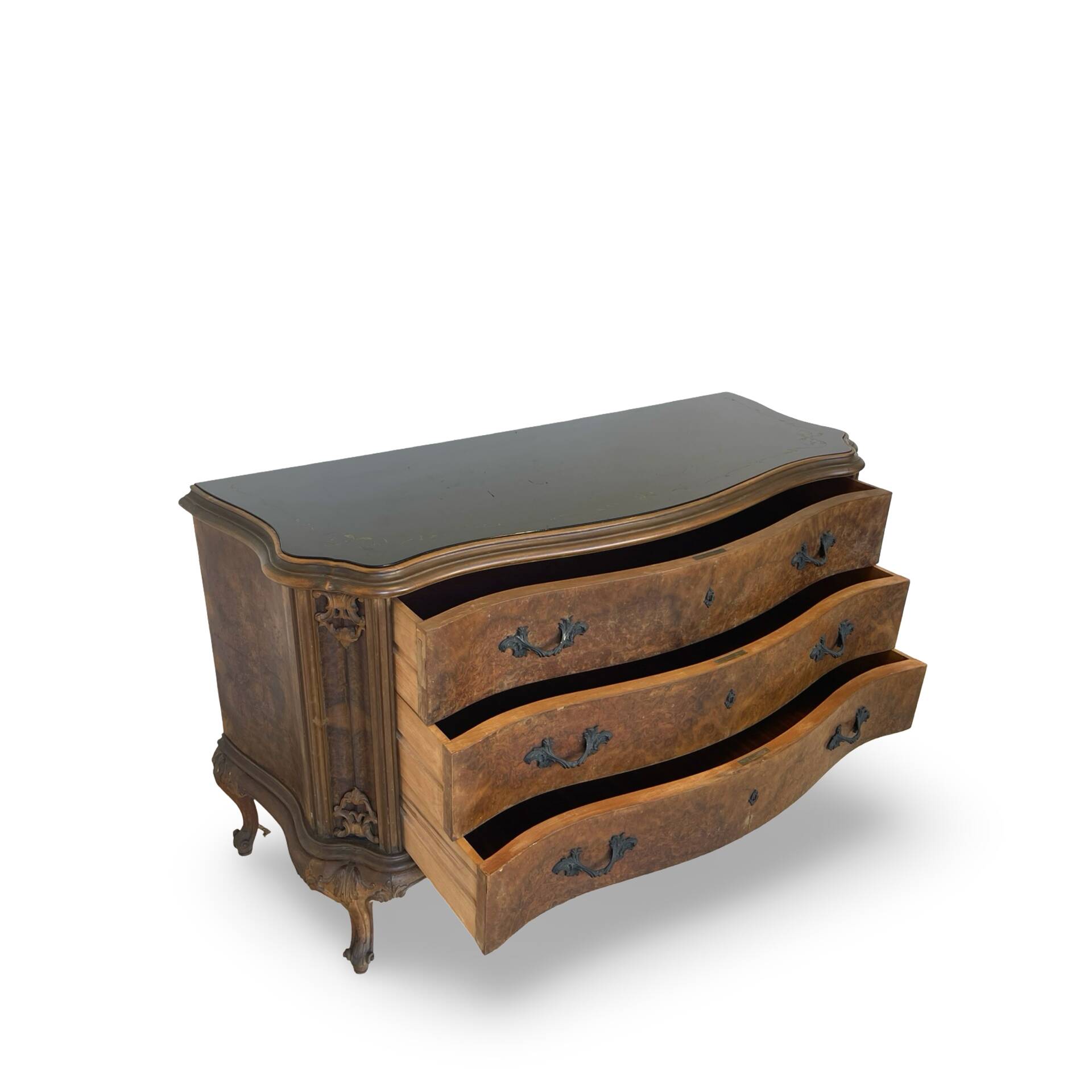 Elegant Italian Louis XV style commode, circa 1940.