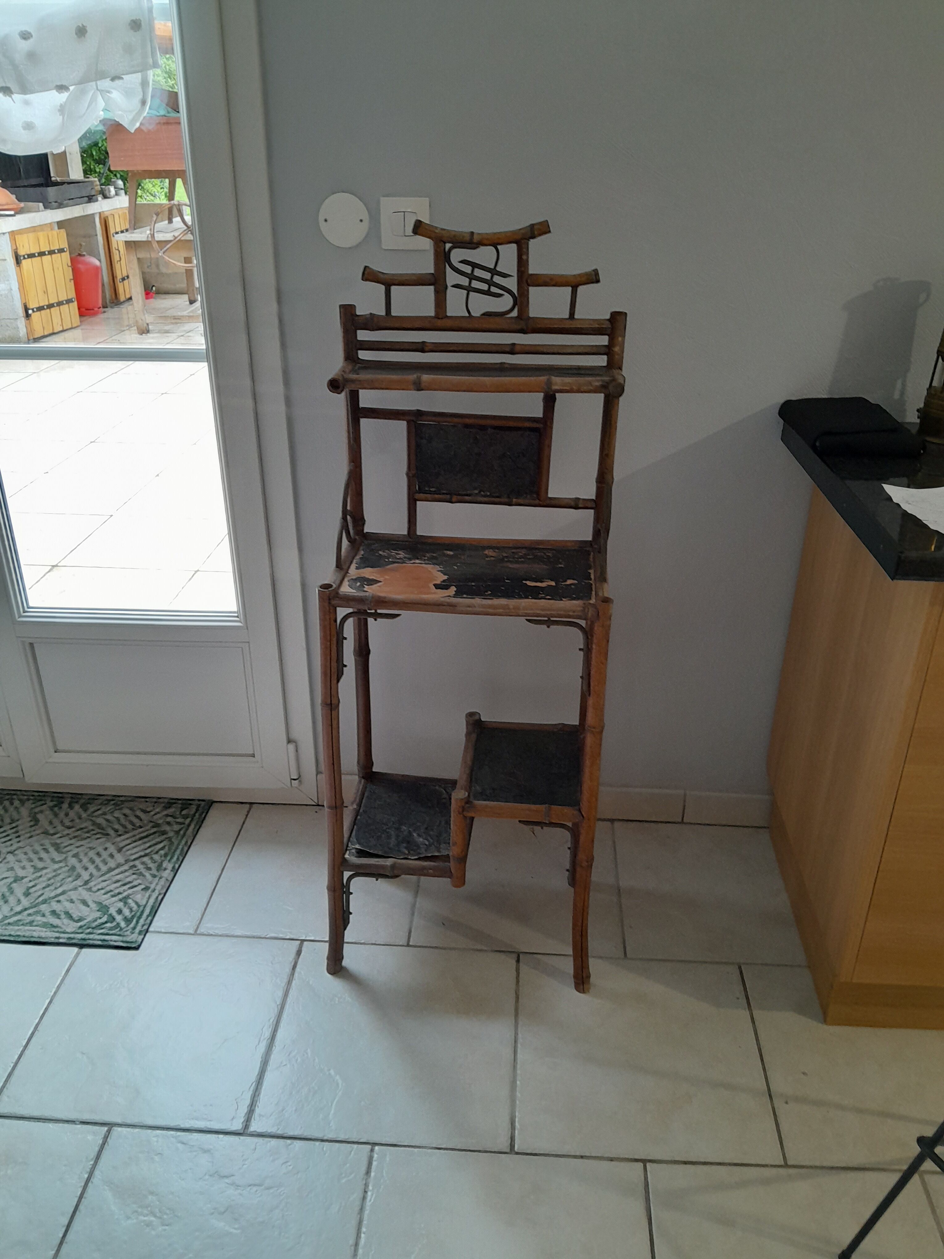 Shelf furniture in lacquered Japanese Chinese bamboo