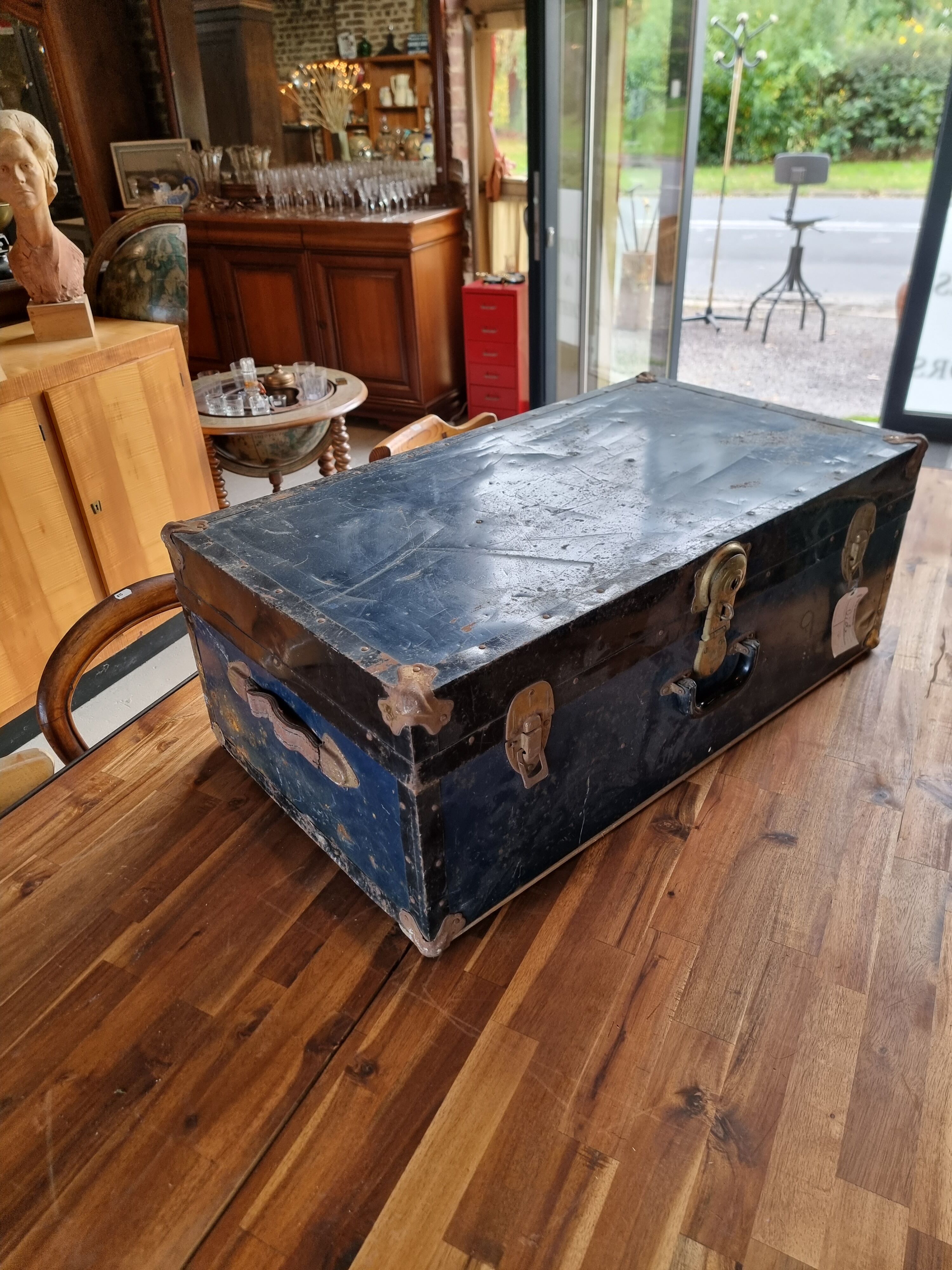 Old suitcase Liner France