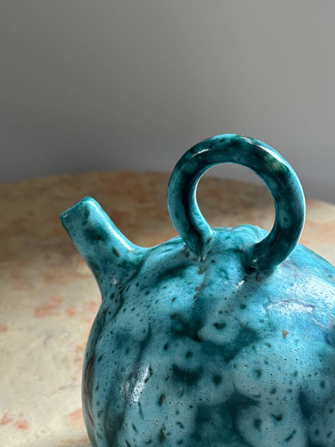 Pichet boule, gargoulette en céramique