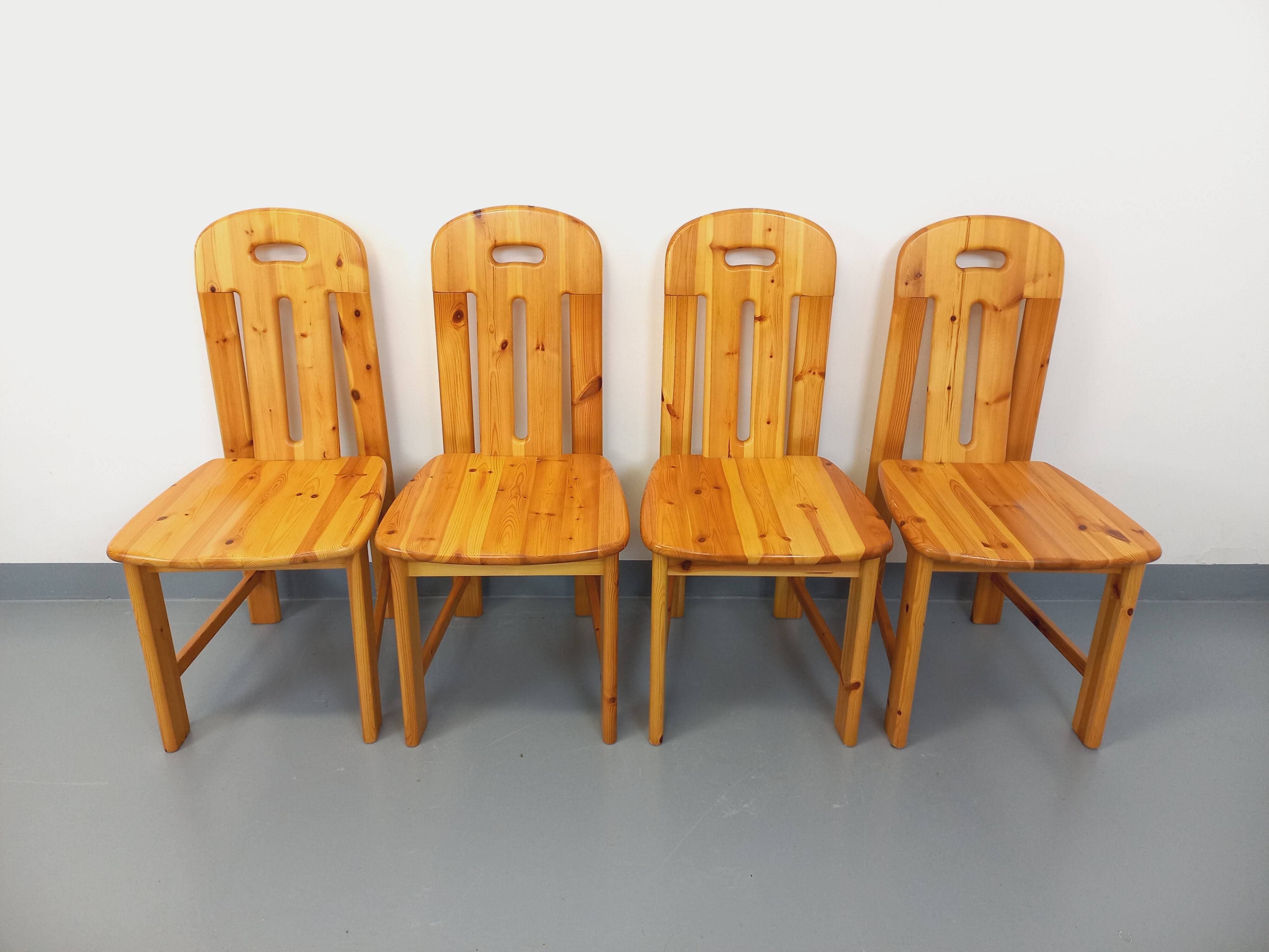 Set of 4 vintage pine chairs from the 70s and 80s