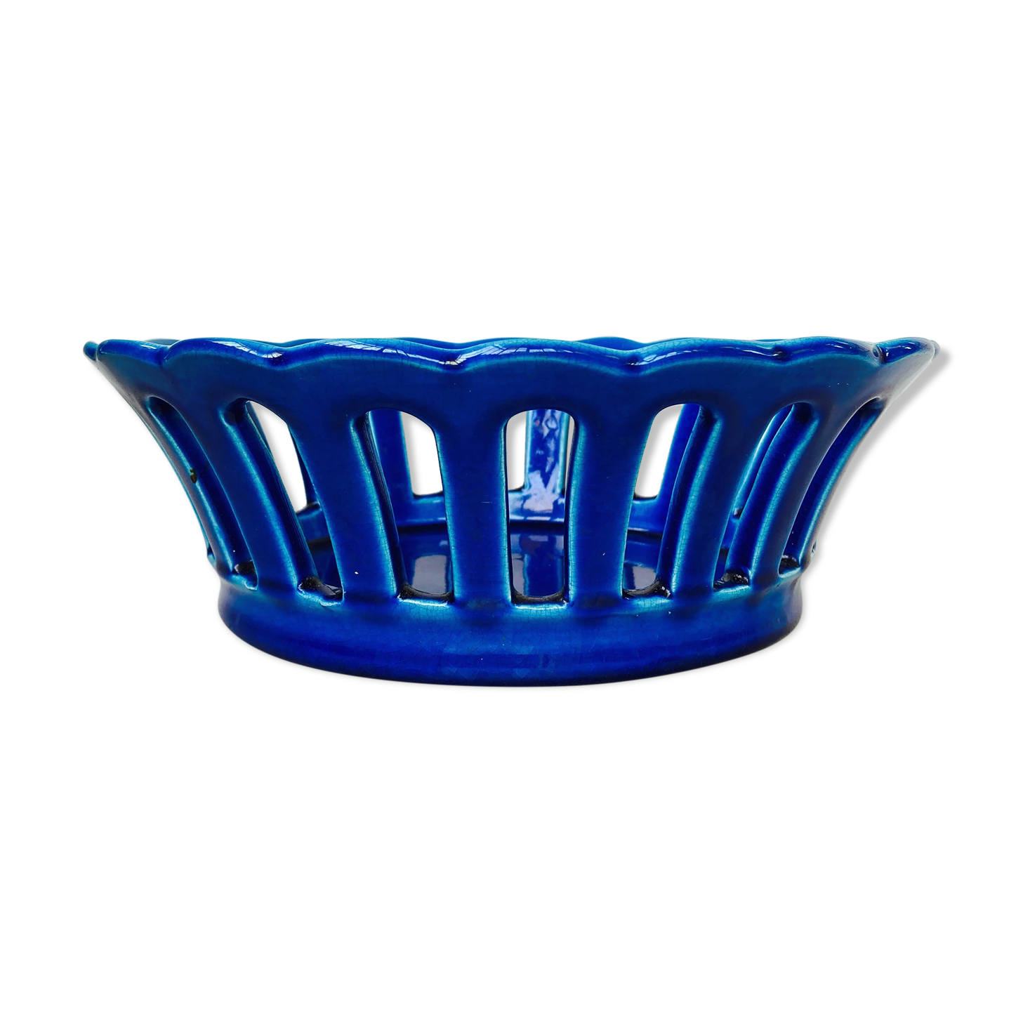 Openwork ceramic fruit basket - vintage blue cut