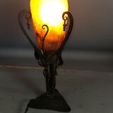 Daum, lampe de table art-déco fer forgé tulipe verre signée sb