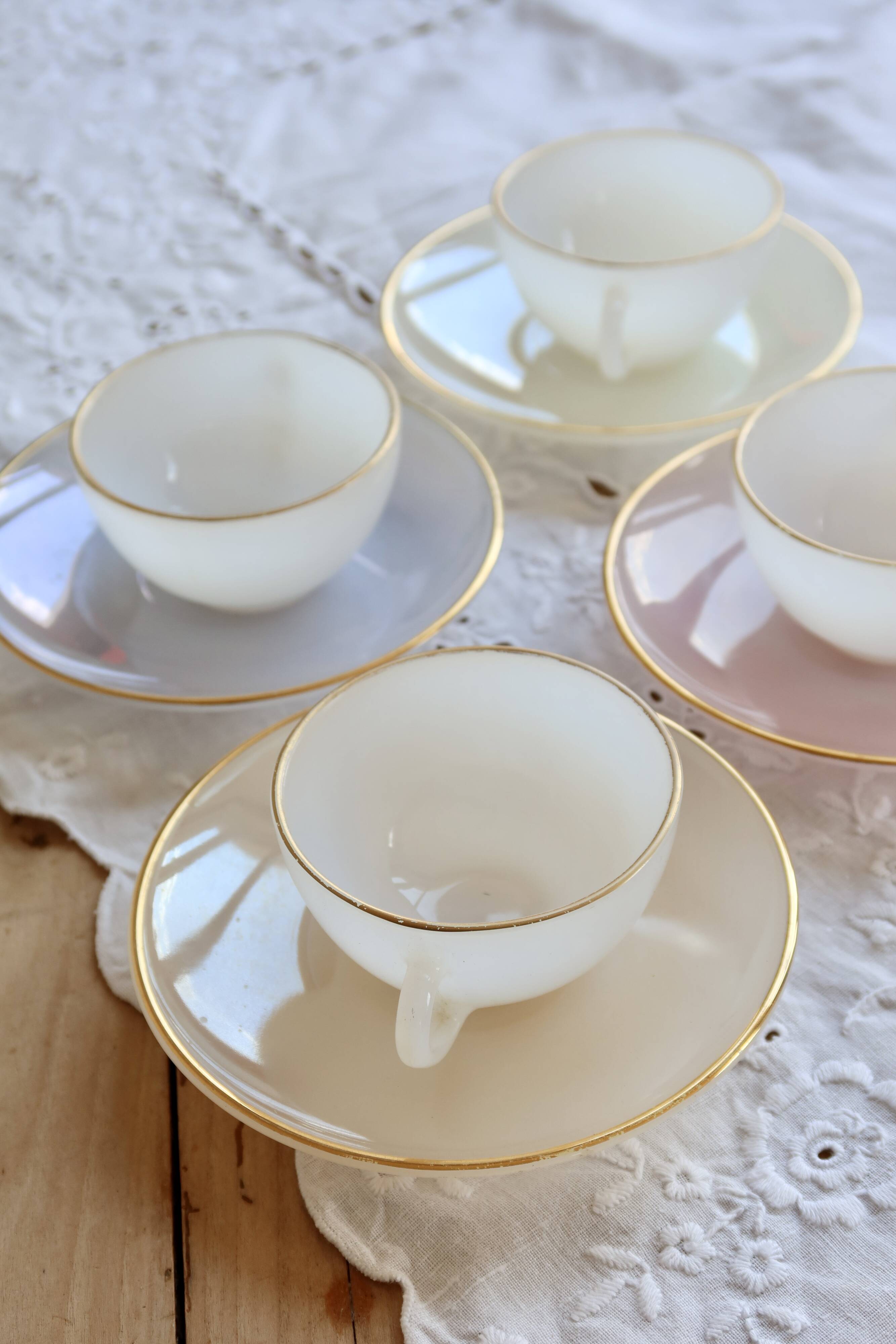 4 vintage Arcopal Arlequin coffee cups - 1960s - Pastel and gold trim