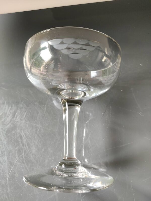 Lot 6 x Coupes champagne Style Baccarat. Décor Grappes de raisin stylisées
