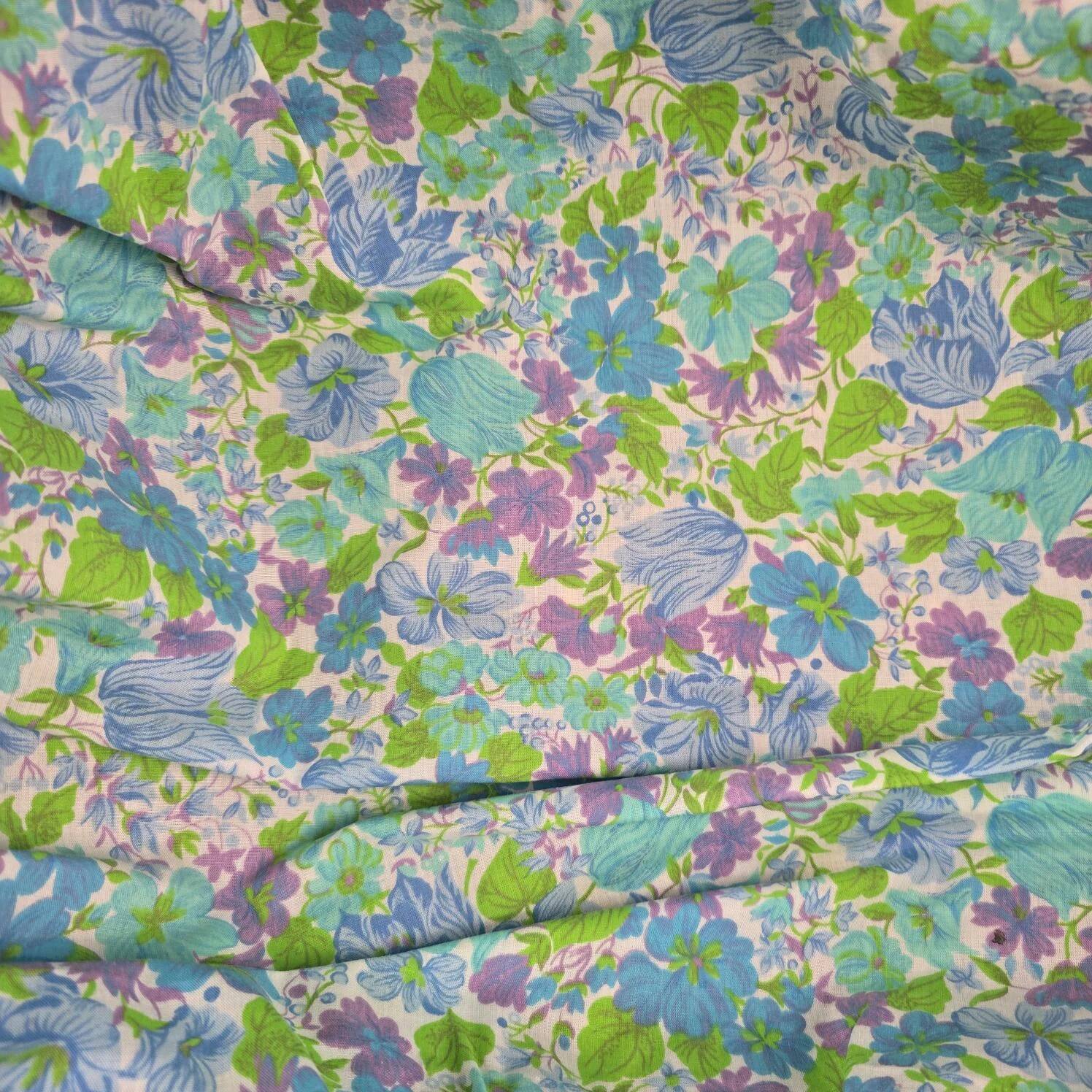Vintage wicker basket – Blue floral fabric & matching cushion