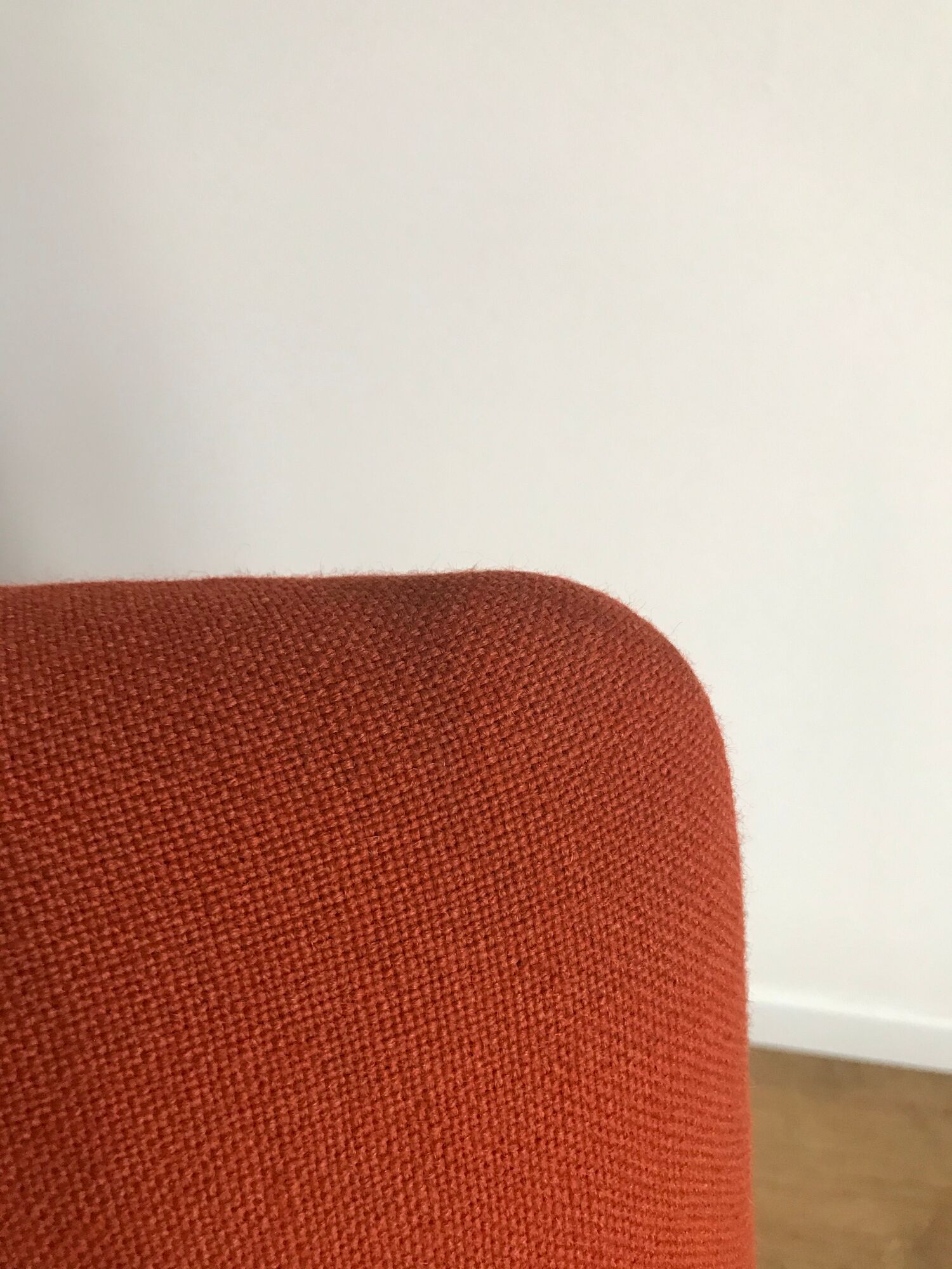 Fauteuil vintage de bureau piètement luge en laine orange par steelcase strafor