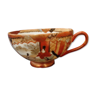 Tasse à thé en porcelaine motif japonais diam  9,5 cm