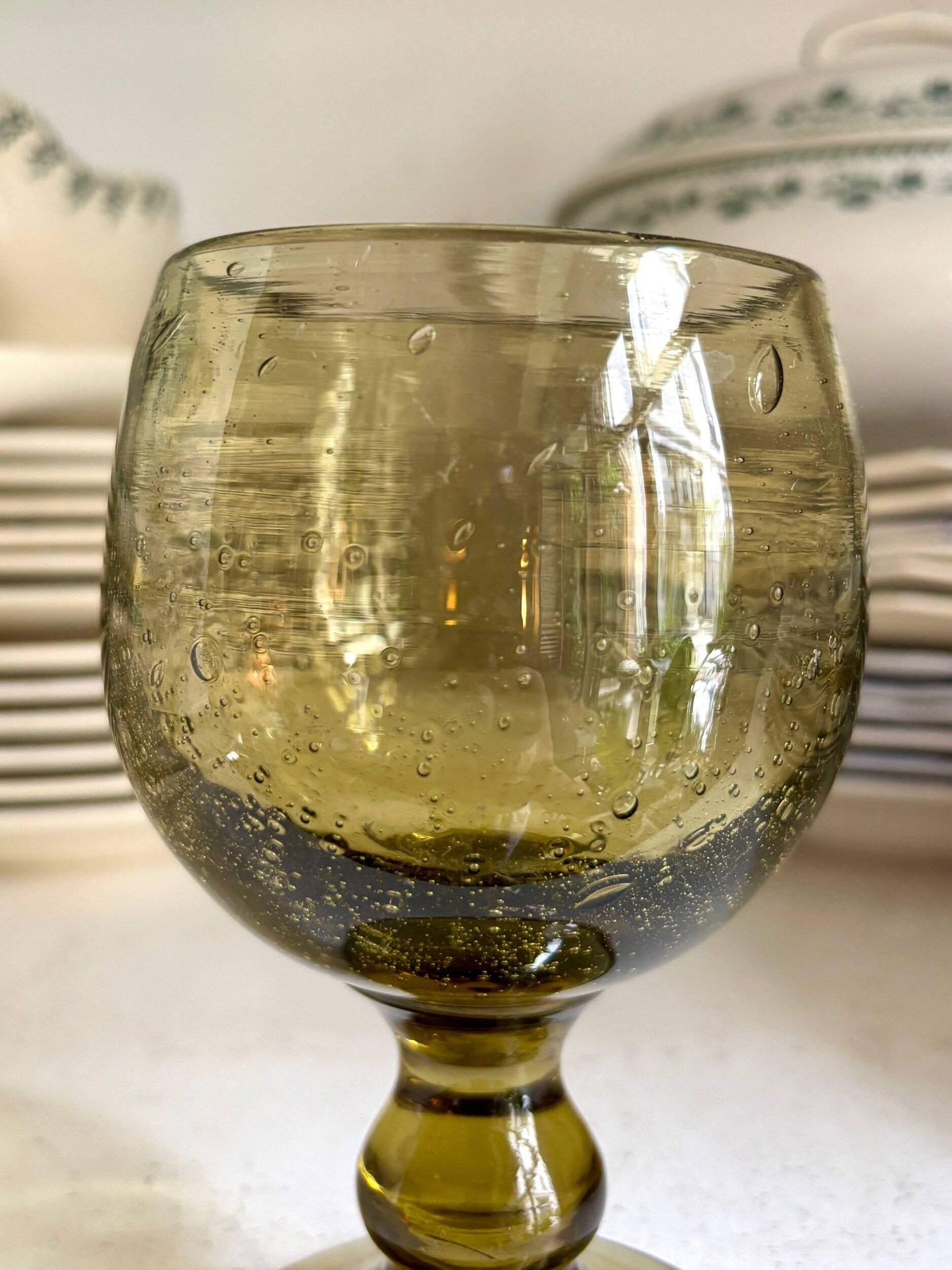 Verre à pied en verre soufflé vert