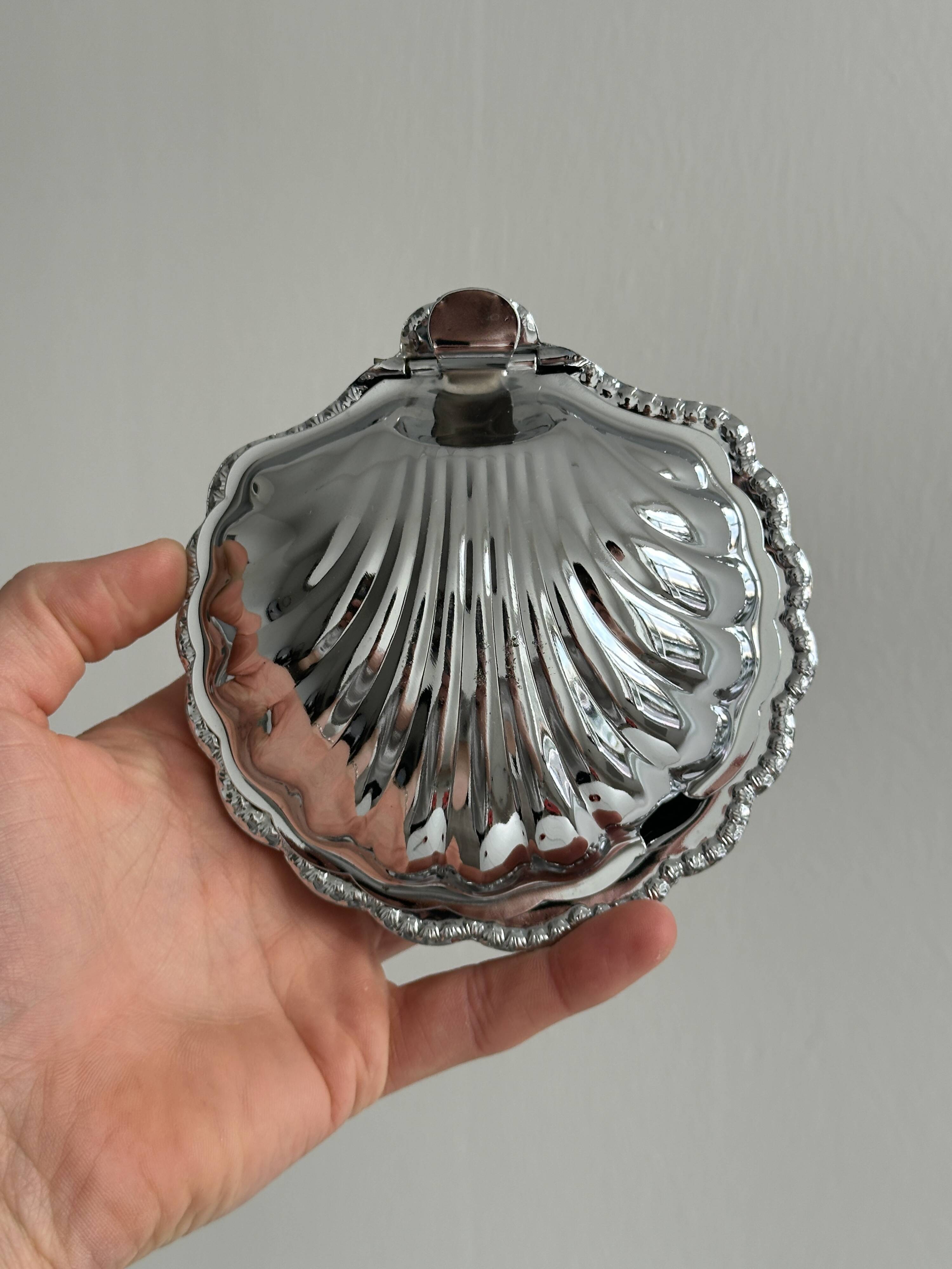 Silver-plated metal shell butter dish