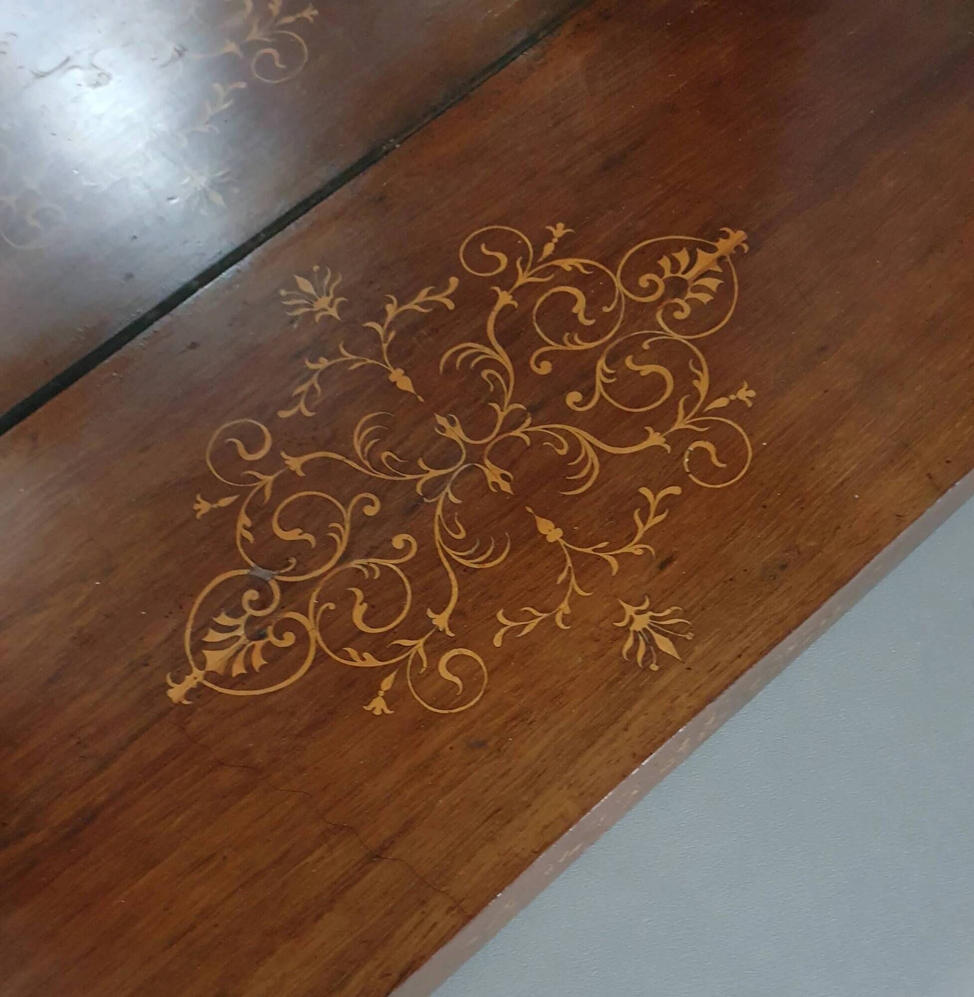Trumeau / table d'appoint français des années 1830 avec marqueterie de bois
