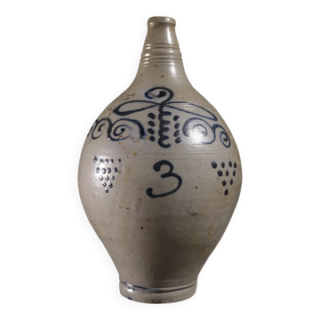Westerwald stoneware jug with number 3 and bunches of grapes – 18th/19th c.