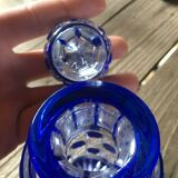 Flacon en cristal de Baccarat modèle diamants pierreries doublé bleu