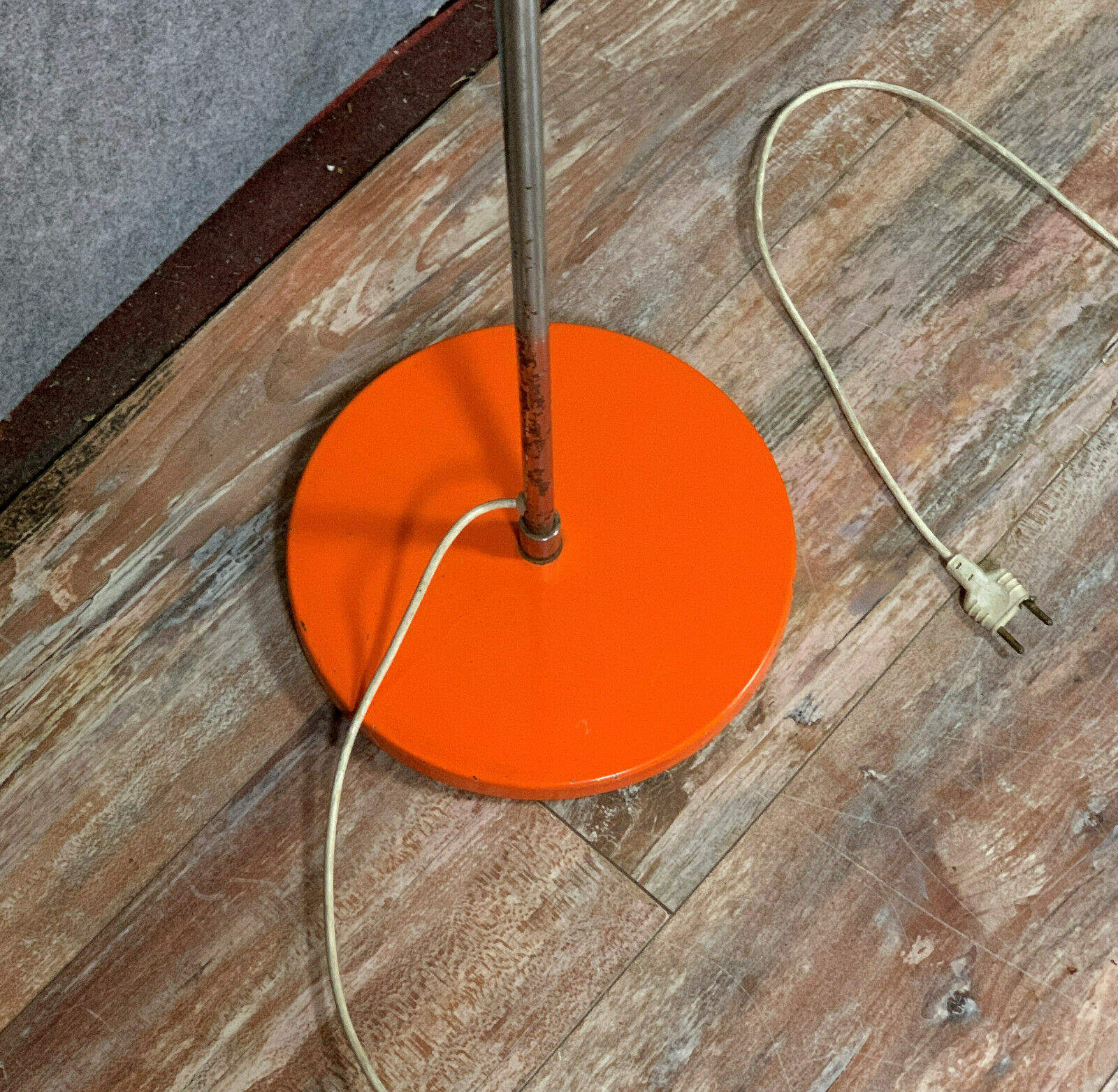 Italian design floor lamp from the 1970s