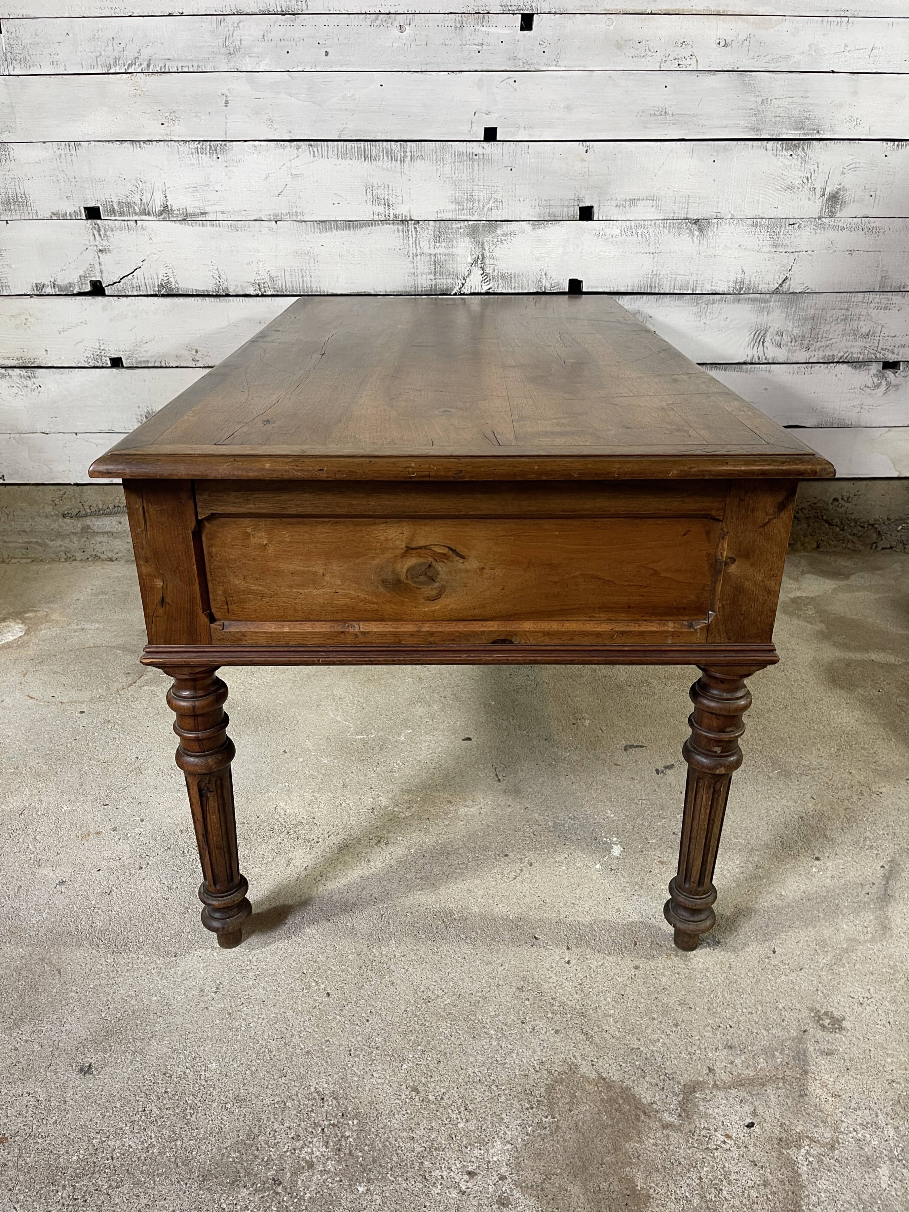 Double-sided notary desk