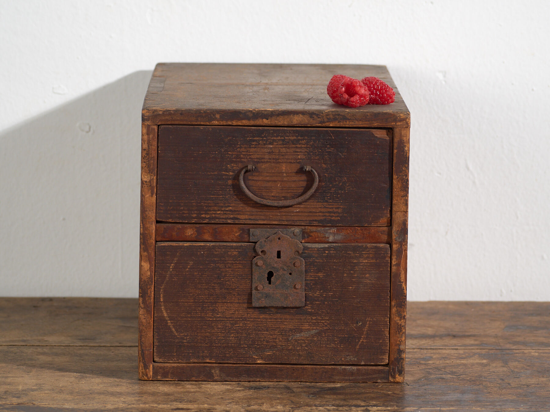Small antique Japanese tansu – Meiji/Taishō period (circa 1880–1920)