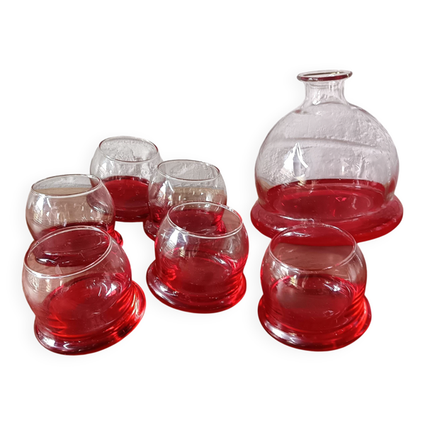 Service verres et carafe design rouges vintage, pied culbuto verre