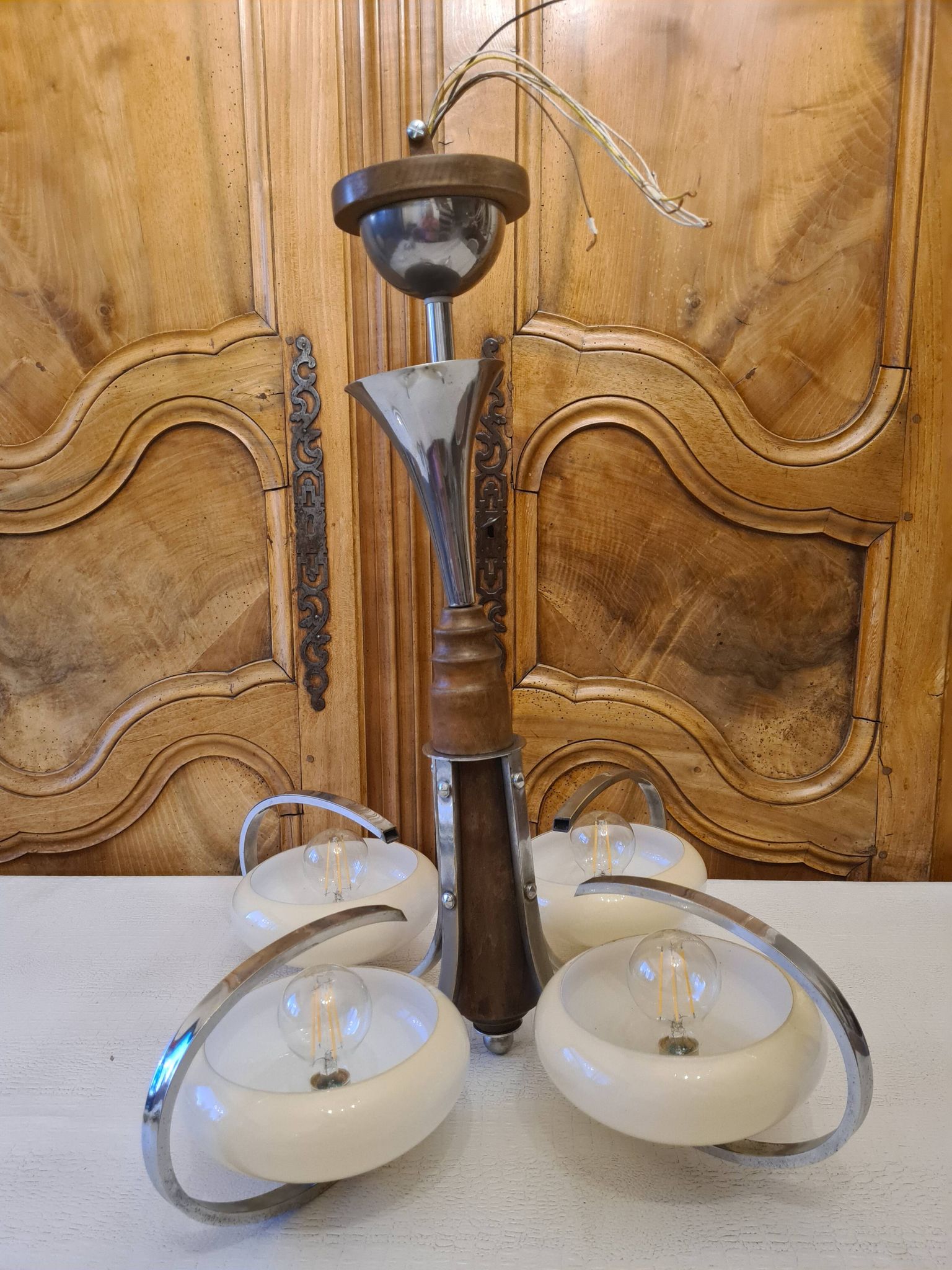 1950 Vintage Lustre Ceiling Light with 4 Opaline Shades