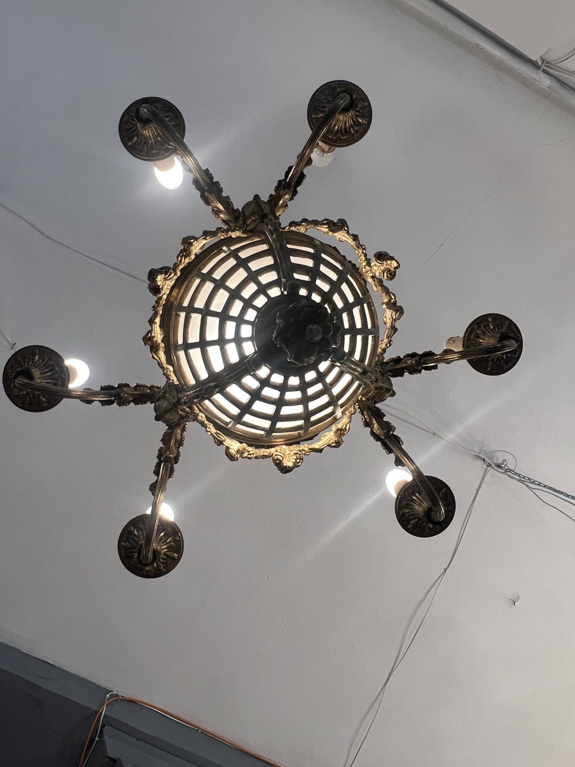 Beautiful 19th century Louis XVI style chandelier in gilded bronze