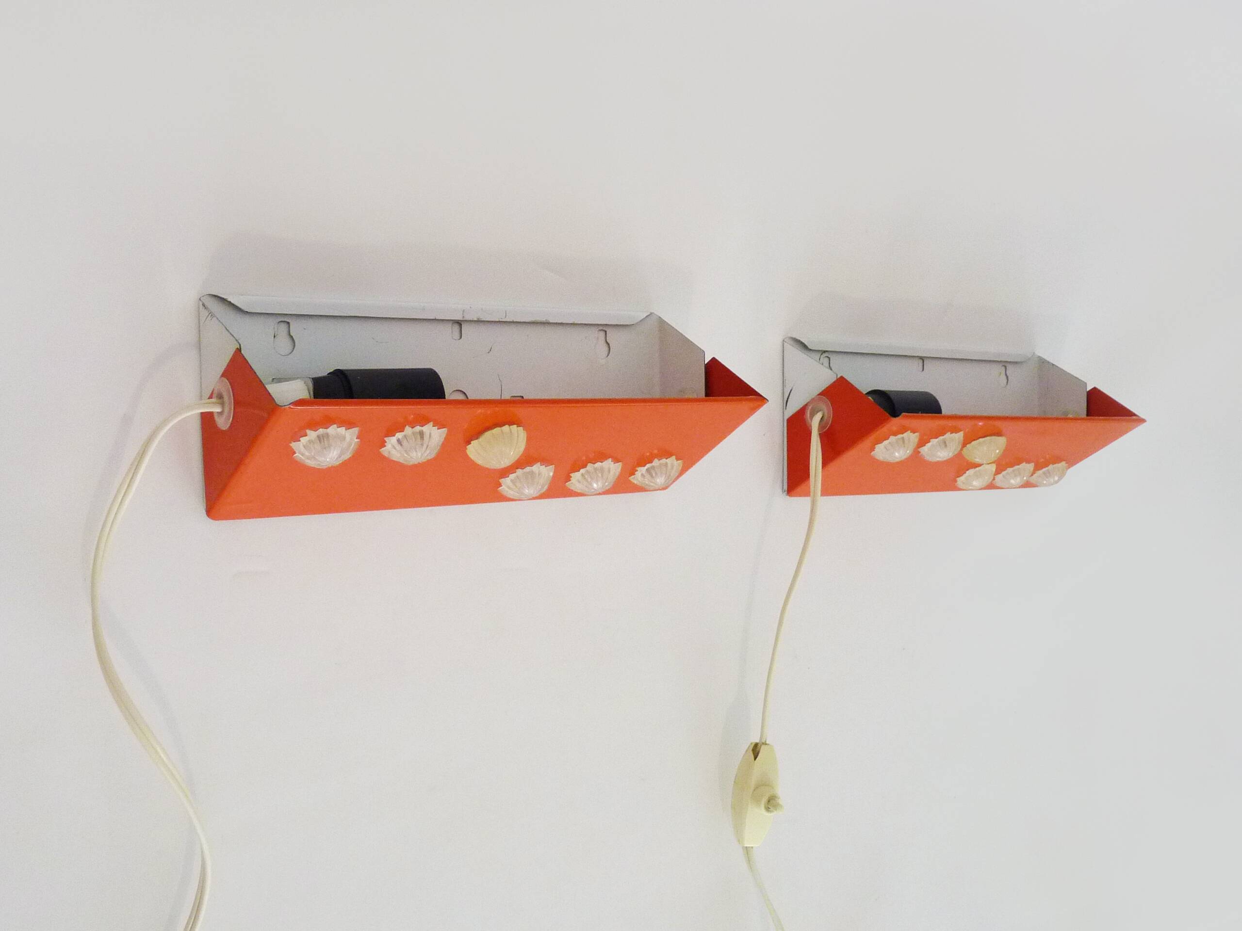 Pair of Scandinavian wall sconces with swivel shade in orange metal. 70