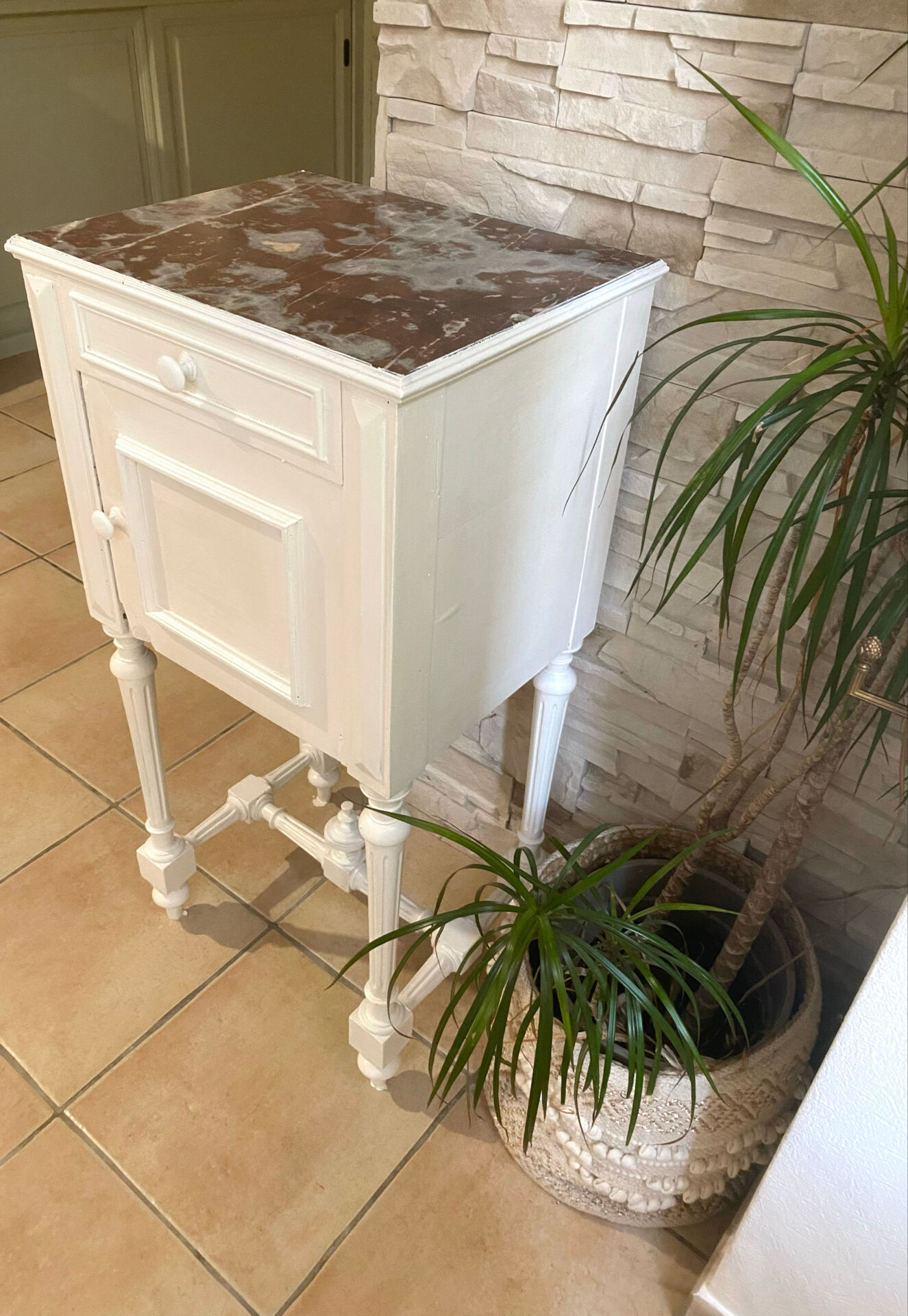 Chevet ancien dessus marbre