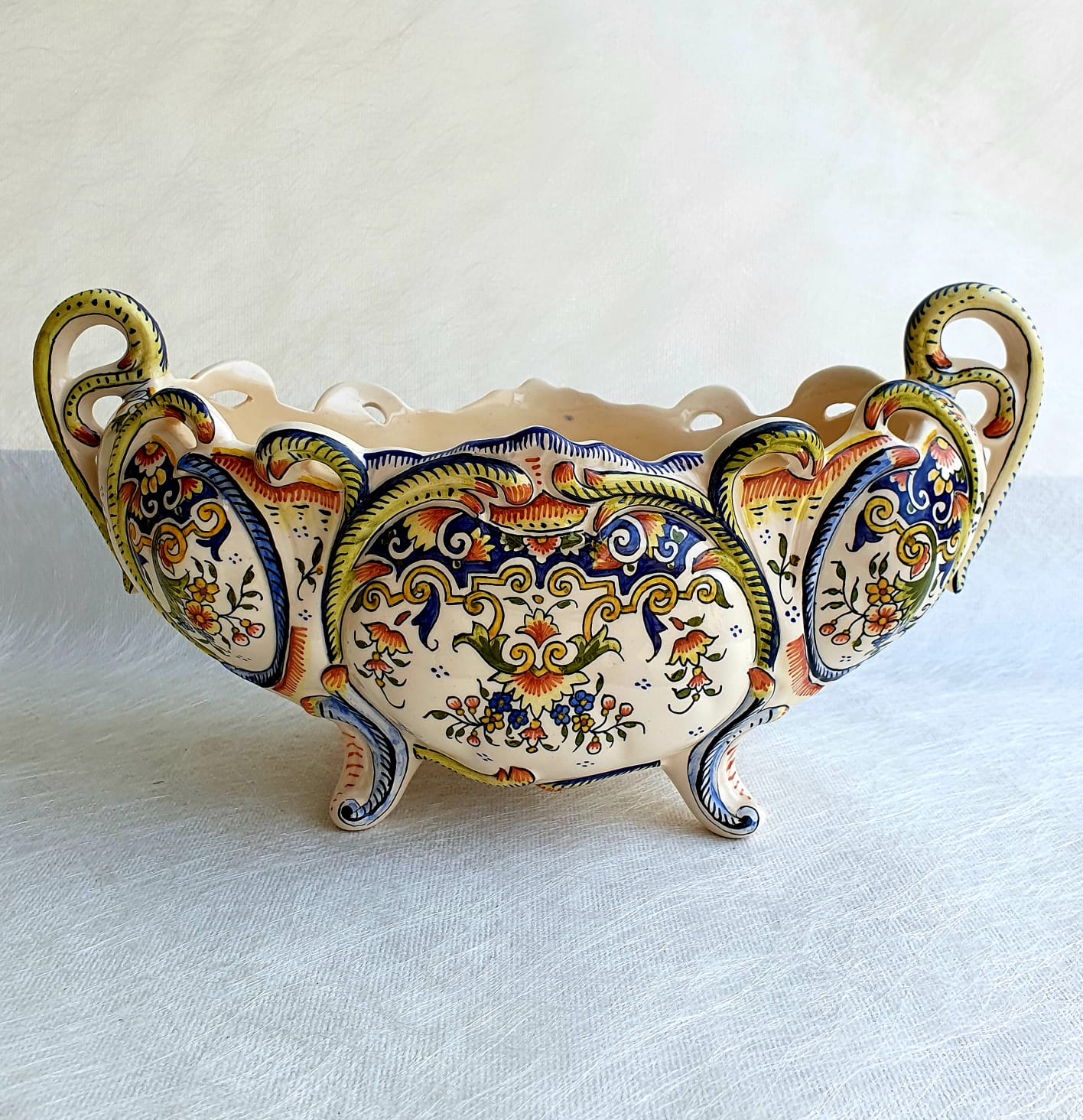 Gardener in Rouen earthenware