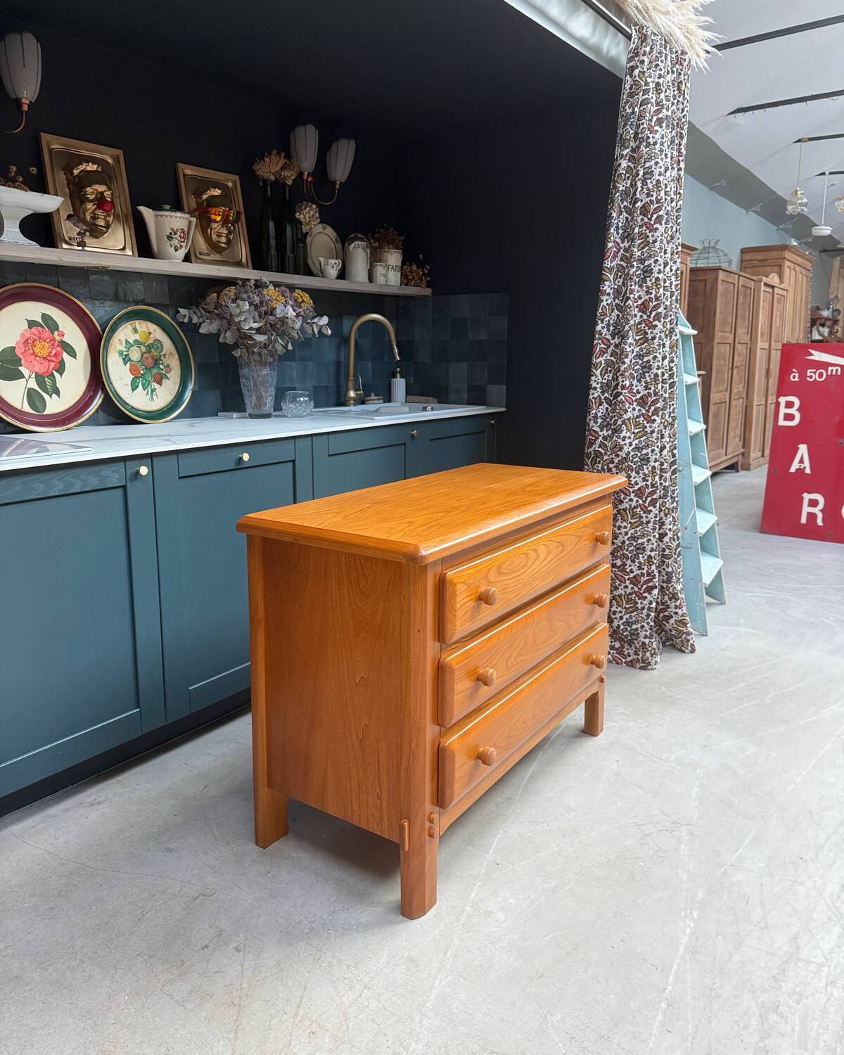 Vintage chest of drawers in solid elm