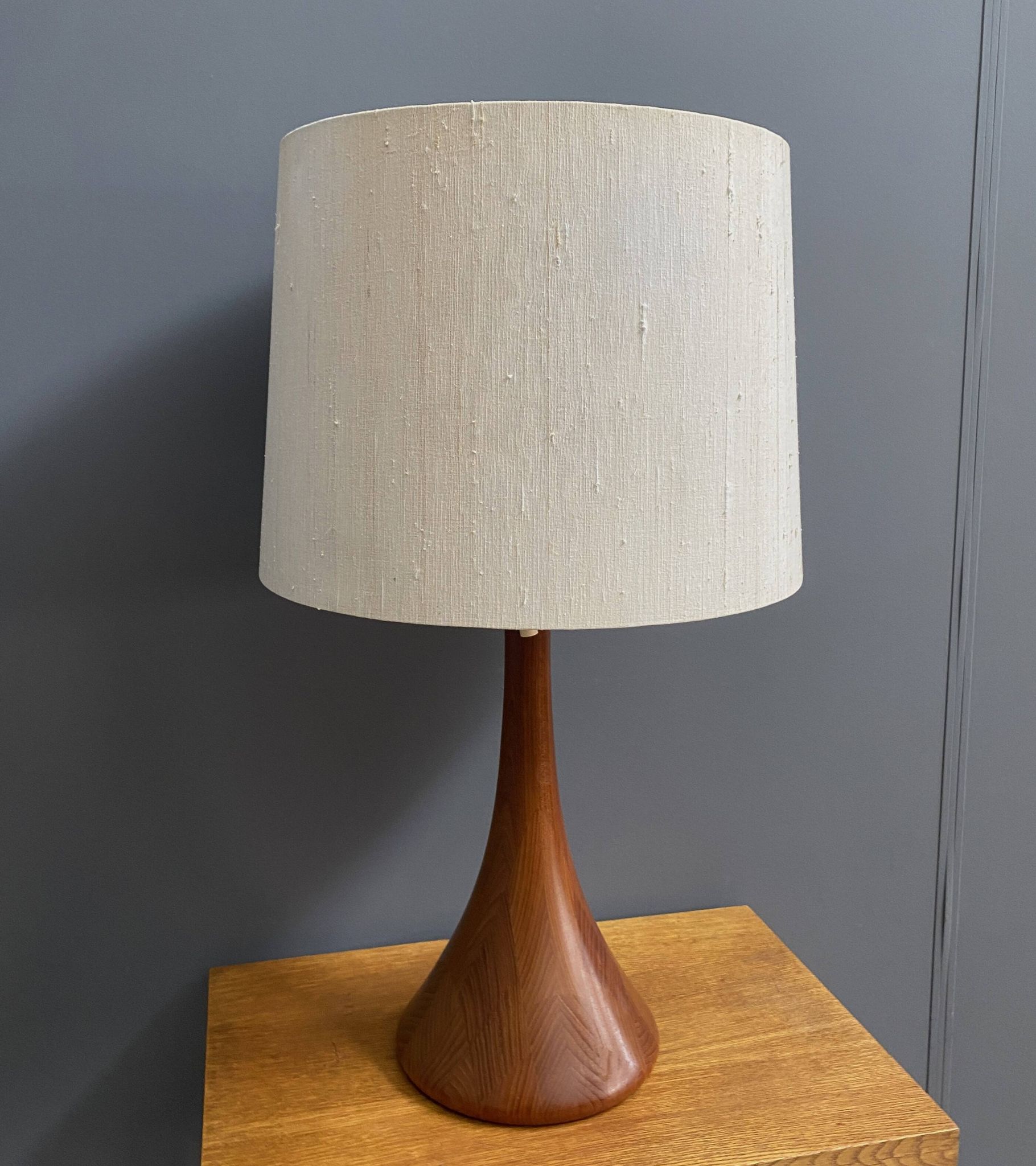 Lampe de table en teck par Domus modèle 7442, années 1970