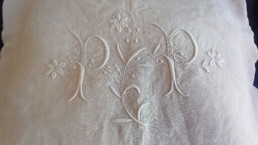 Cloth, rustic cotton canvas, light ivory.