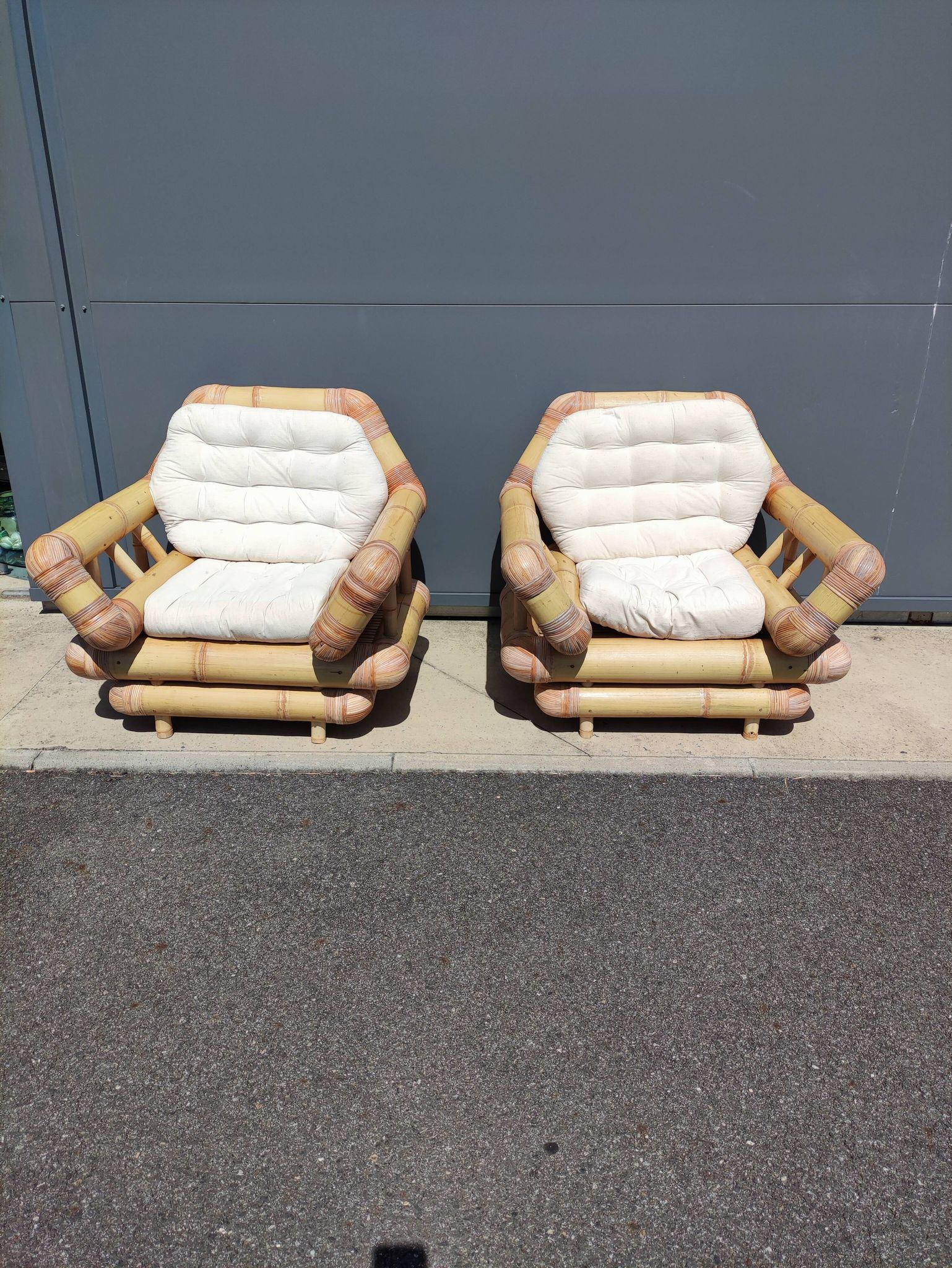 Paire de fauteuils en bambou