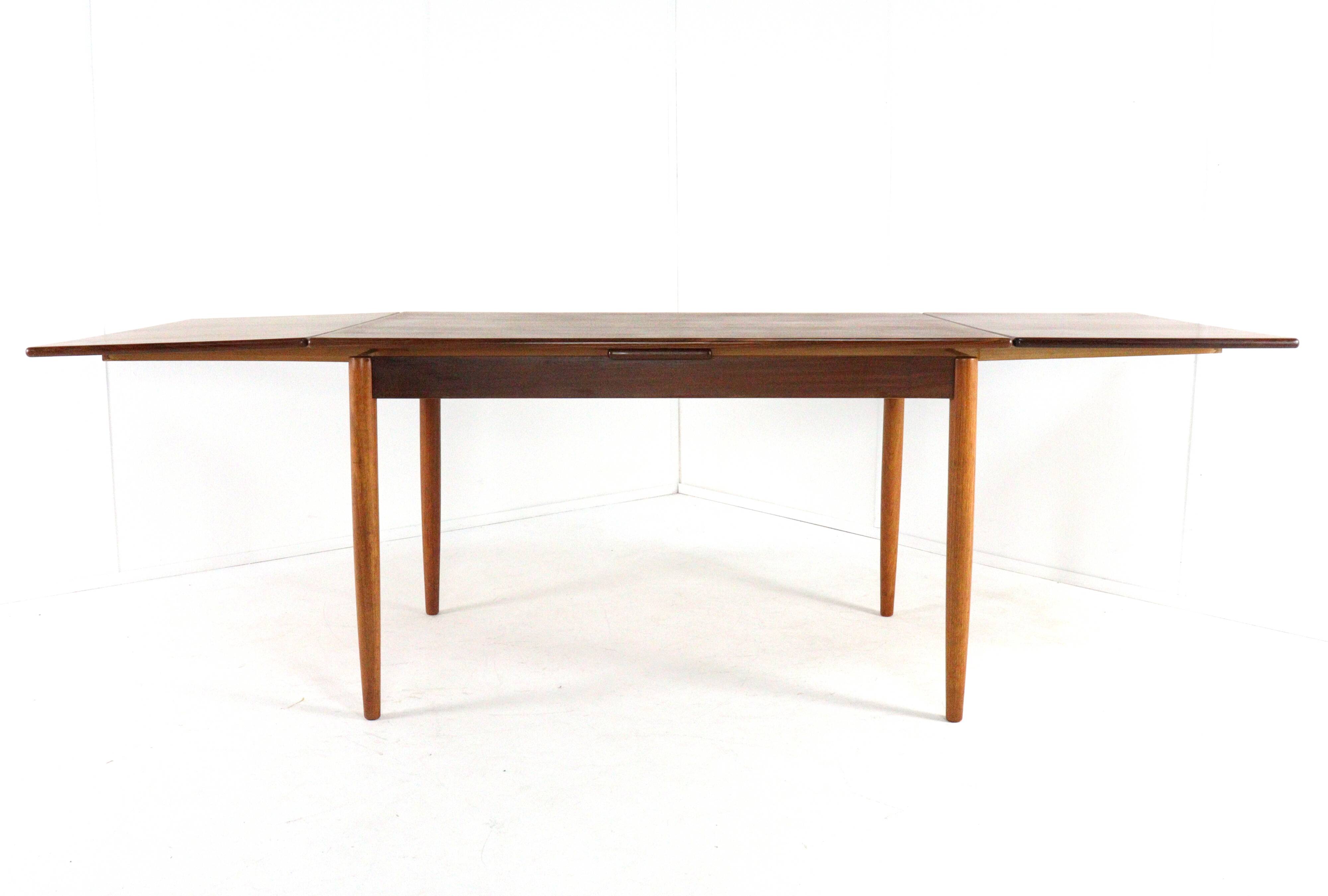 Rectangular extendable dining table 'Kaerum' - mid century modern