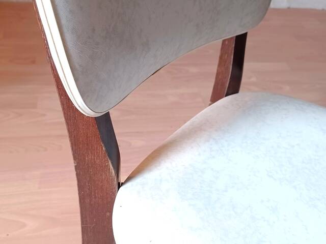 5 vintage chairs from the 60s, white leatherette, mahogany wood