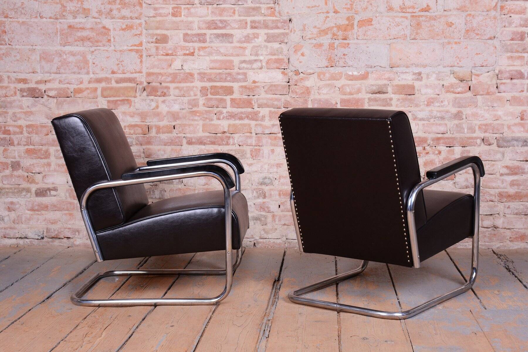 Bauhaus Leather Armchairs from Hynek Gottwald, Czech, 1930s, Set of 2