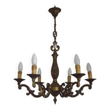 Chandelier en bronze à 6 lumières de style traditionnel français du milieu du siècle avec acanthes.