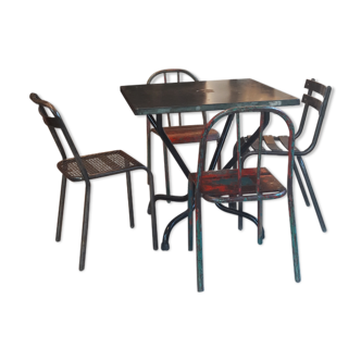 Entire table tolix and 4 metal chairs