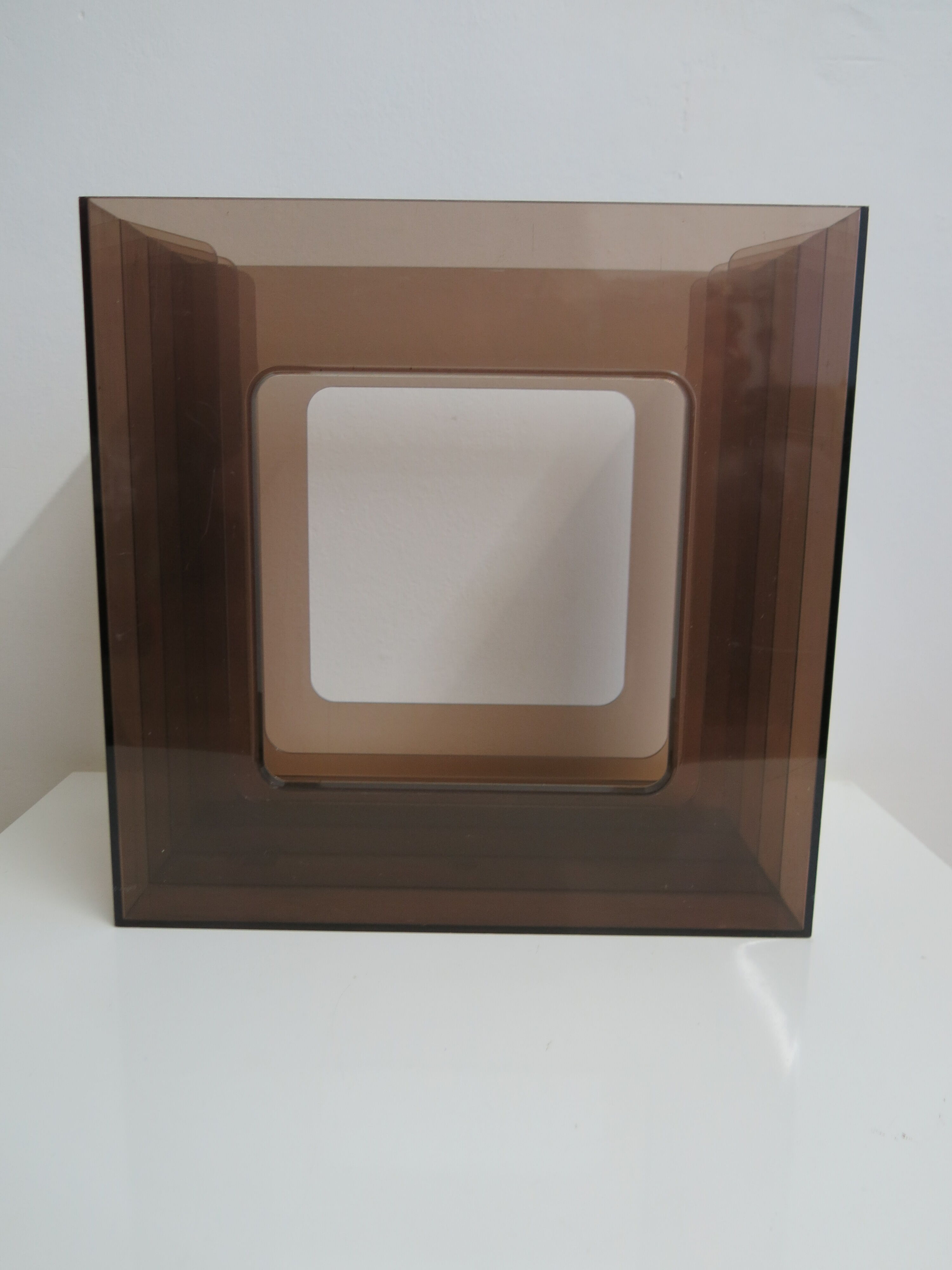 Vinyl holder in smoked plexi