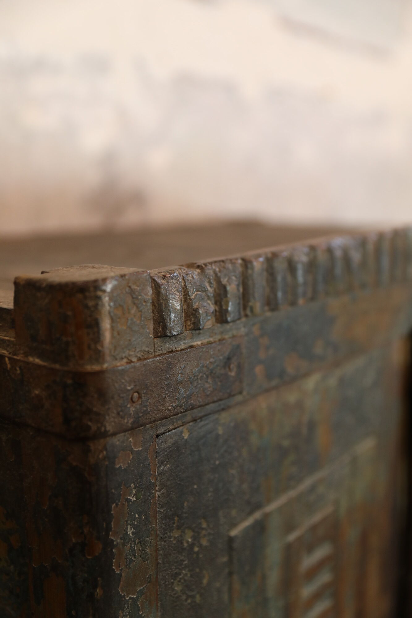 Indian furniture Blue patinated carved wardrobe with 2 doors and 1 shelf, unique piece