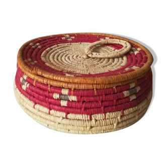 African basket in raffia with lid