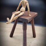 Half-round cowherd tripod stool