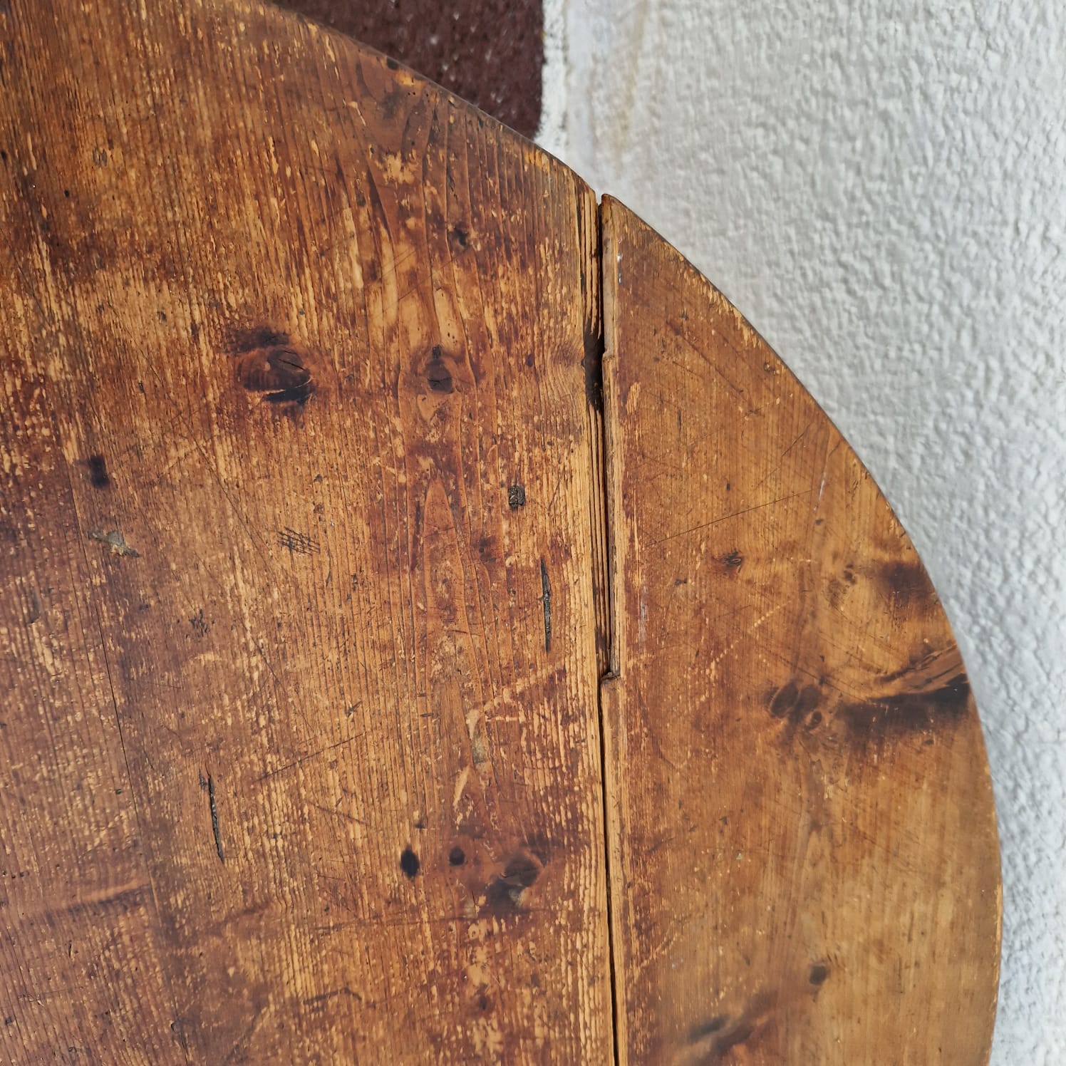 Country table with shutters