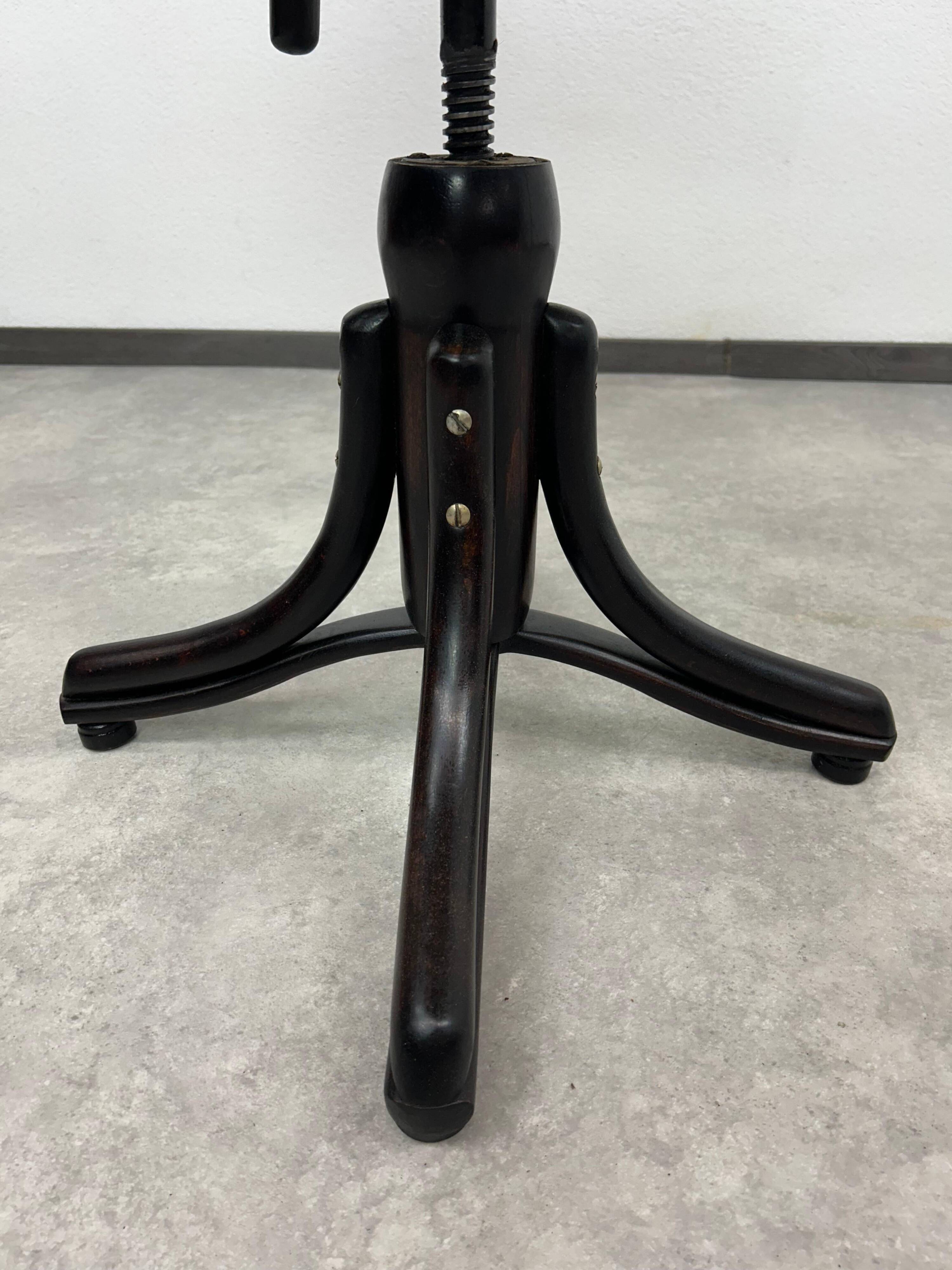 Swivel office chair in Jugendstil by Thonet